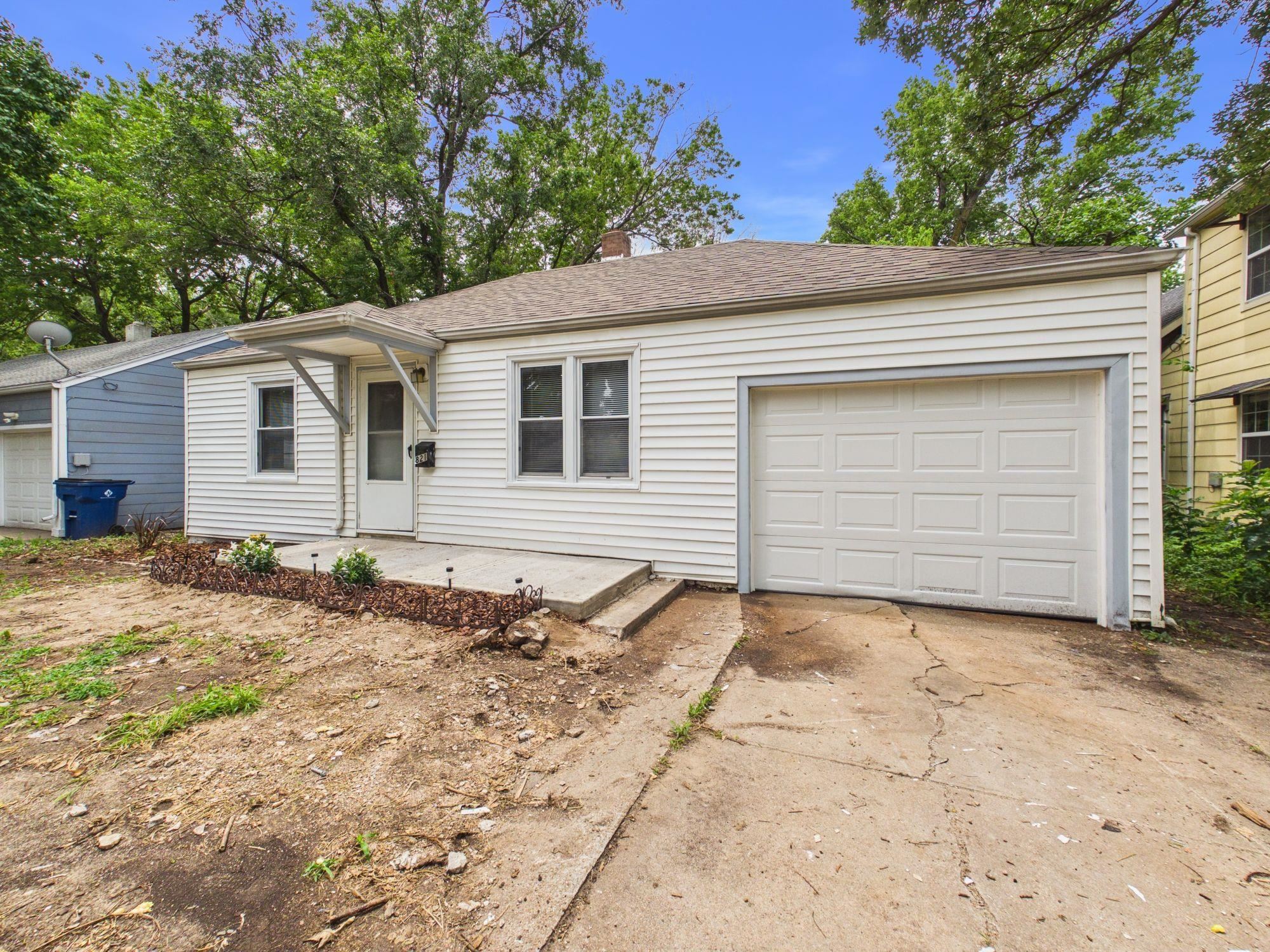 821 S Vassar Ave, Wichita, KS 67218