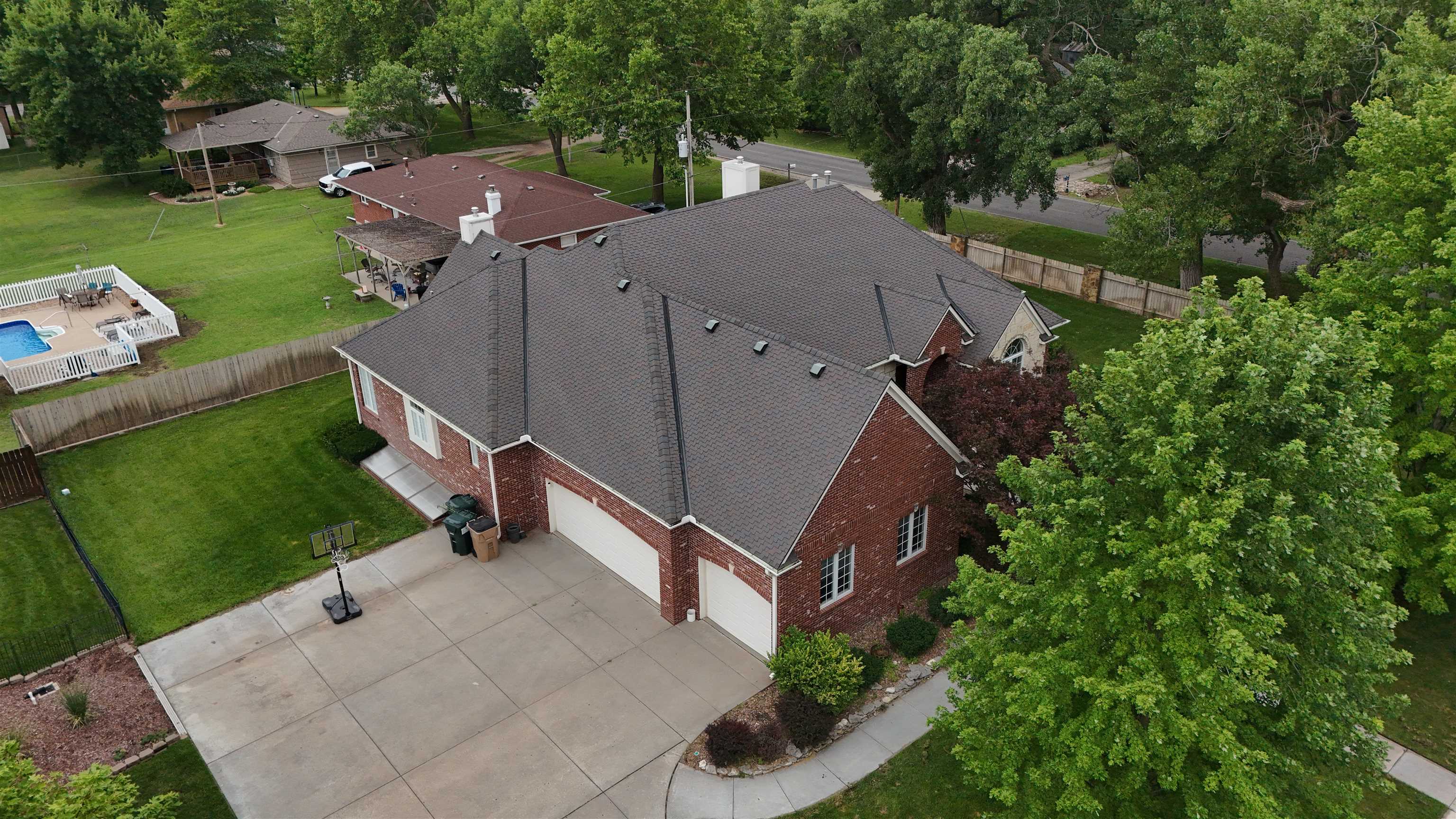 2534 Briarwood, Hutchinson, KS 67502
