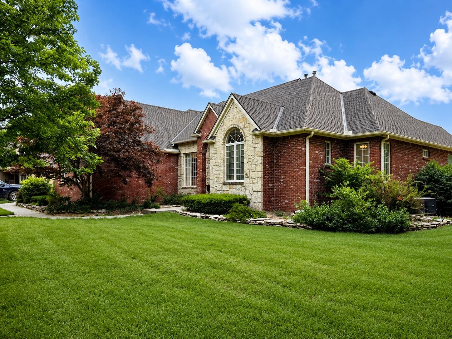 2534 Briarwood, Hutchinson, KS 67502