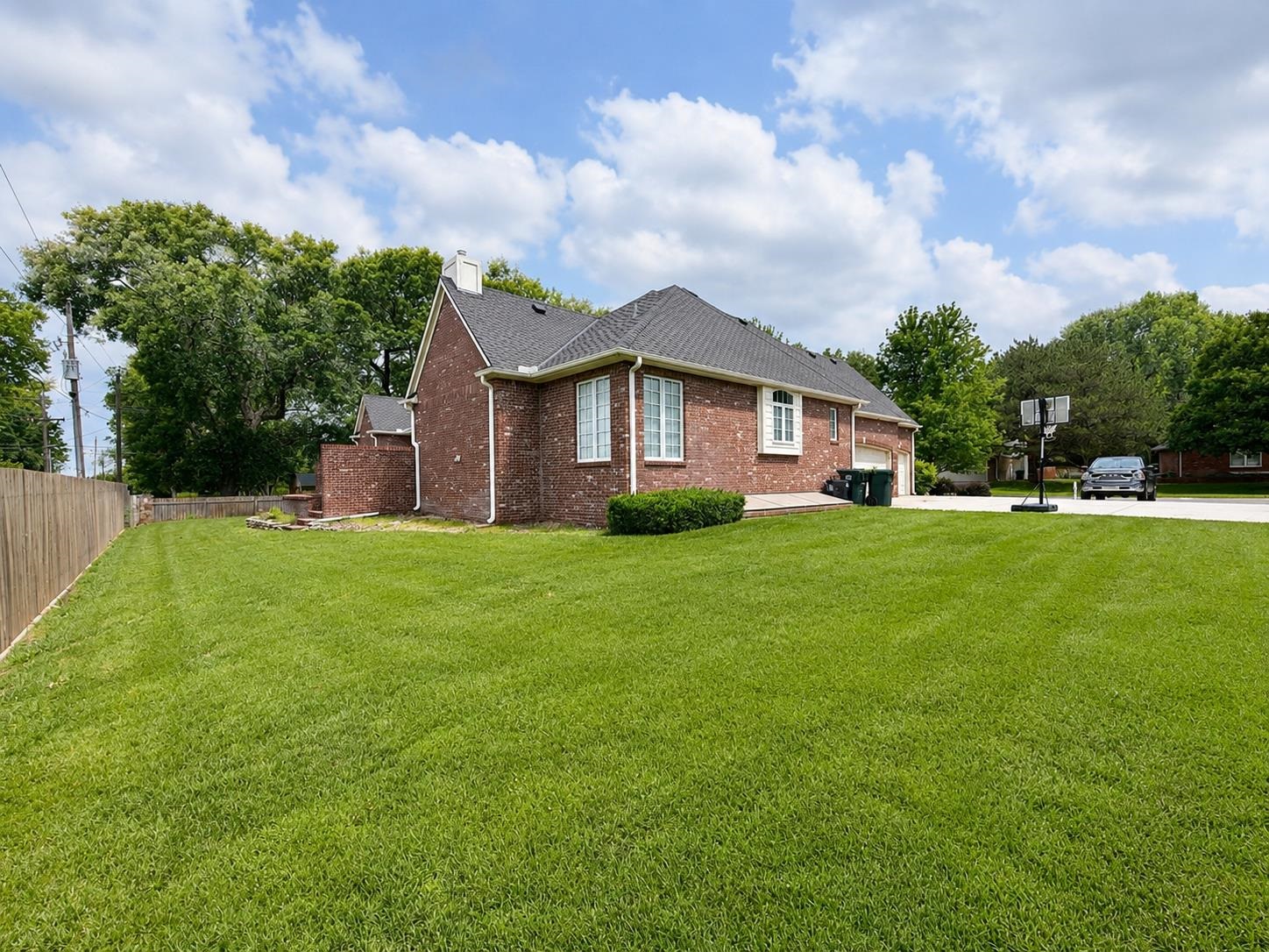 2534 Briarwood, Hutchinson, KS 67502