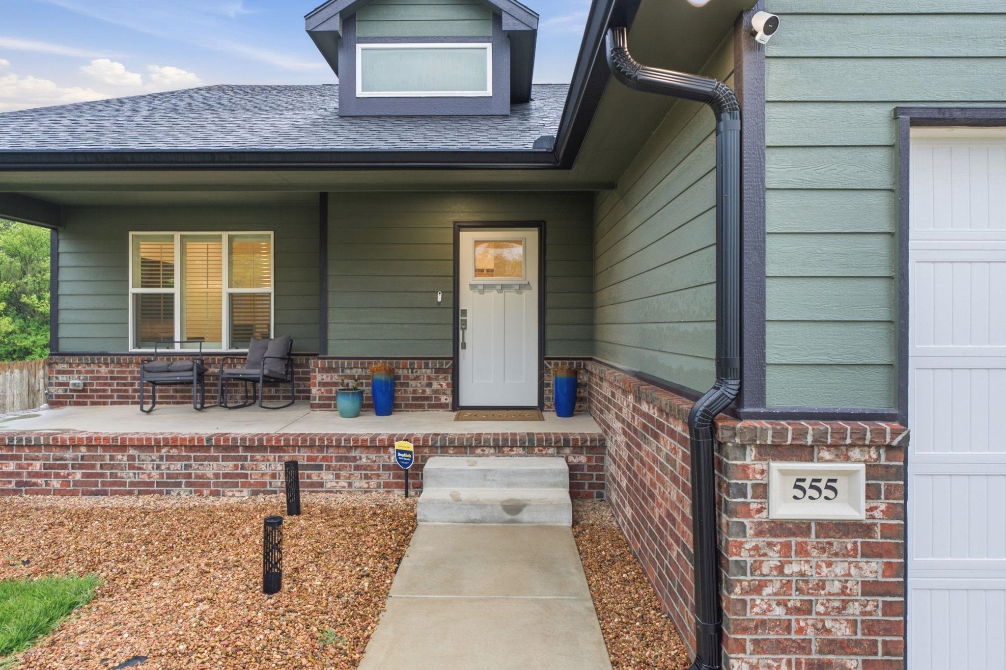 555 S Arbor Valley Way, Valley Center, KS 67147