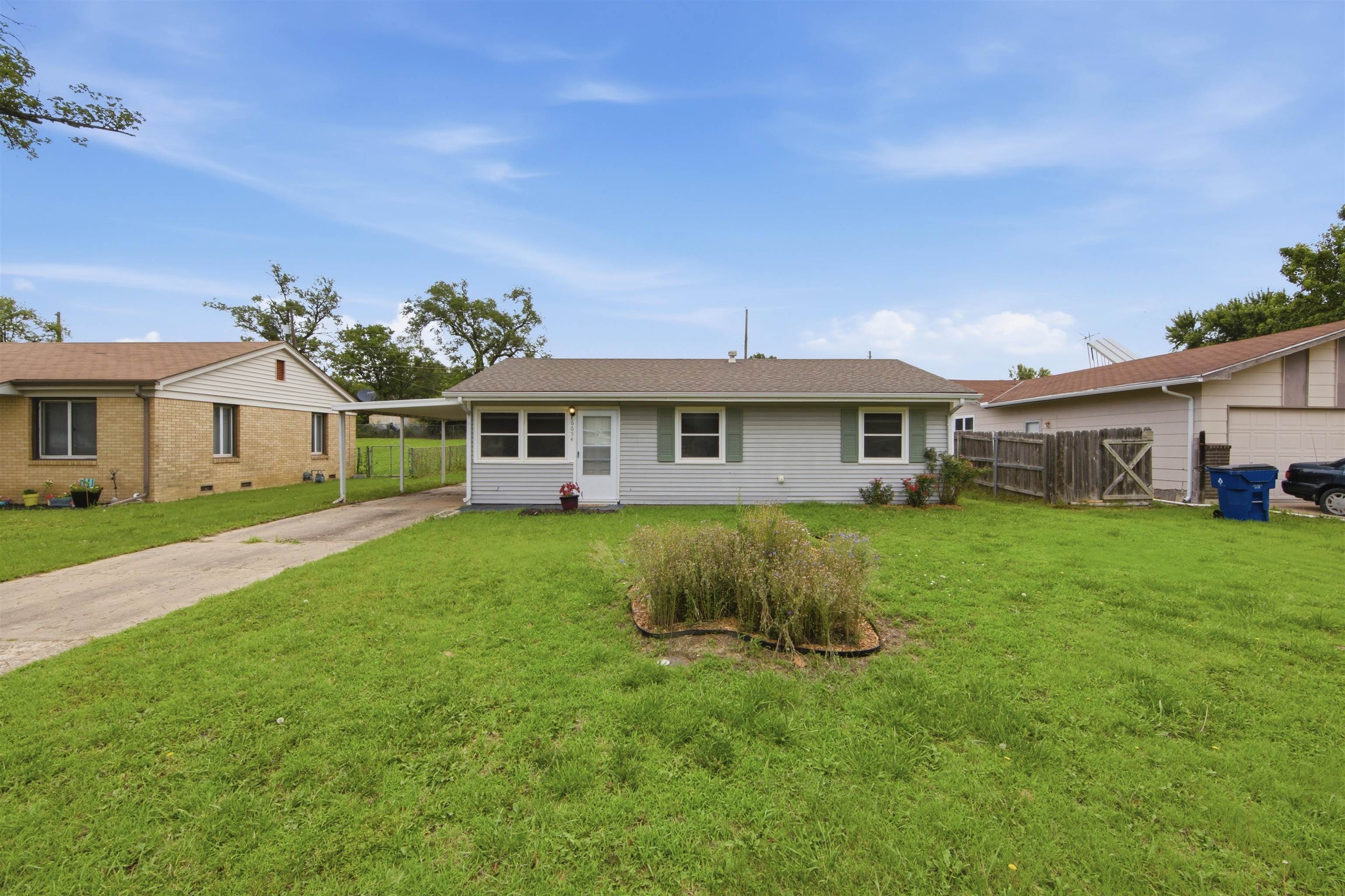 6654 N Longmont St, Park City, KS 67219