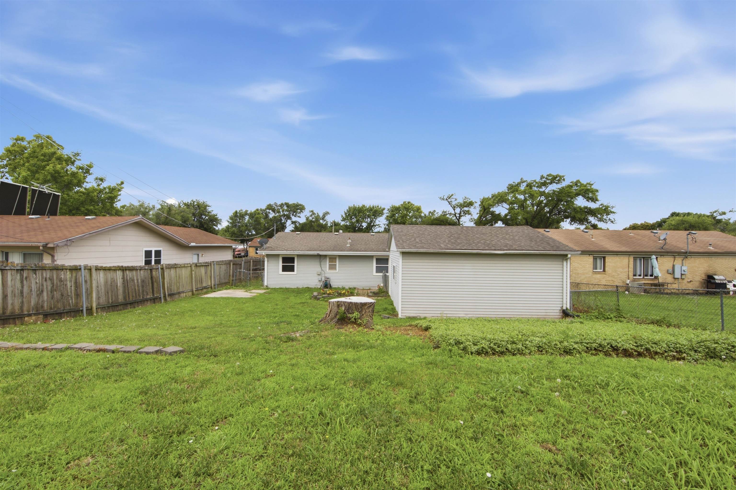 6654 N Longmont St, Park City, KS 67219