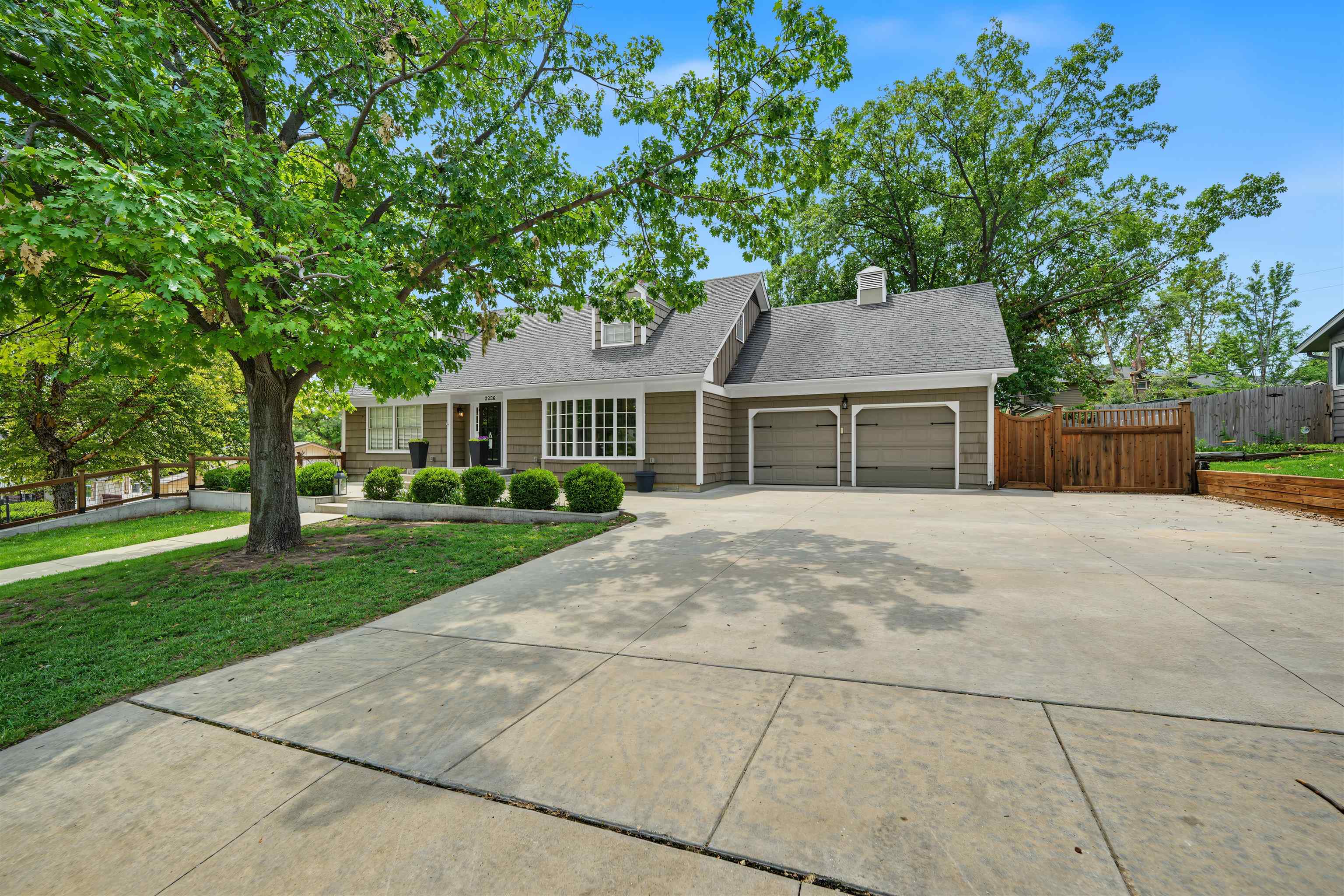 2226 Melrose Ln, Salina, KS 67401