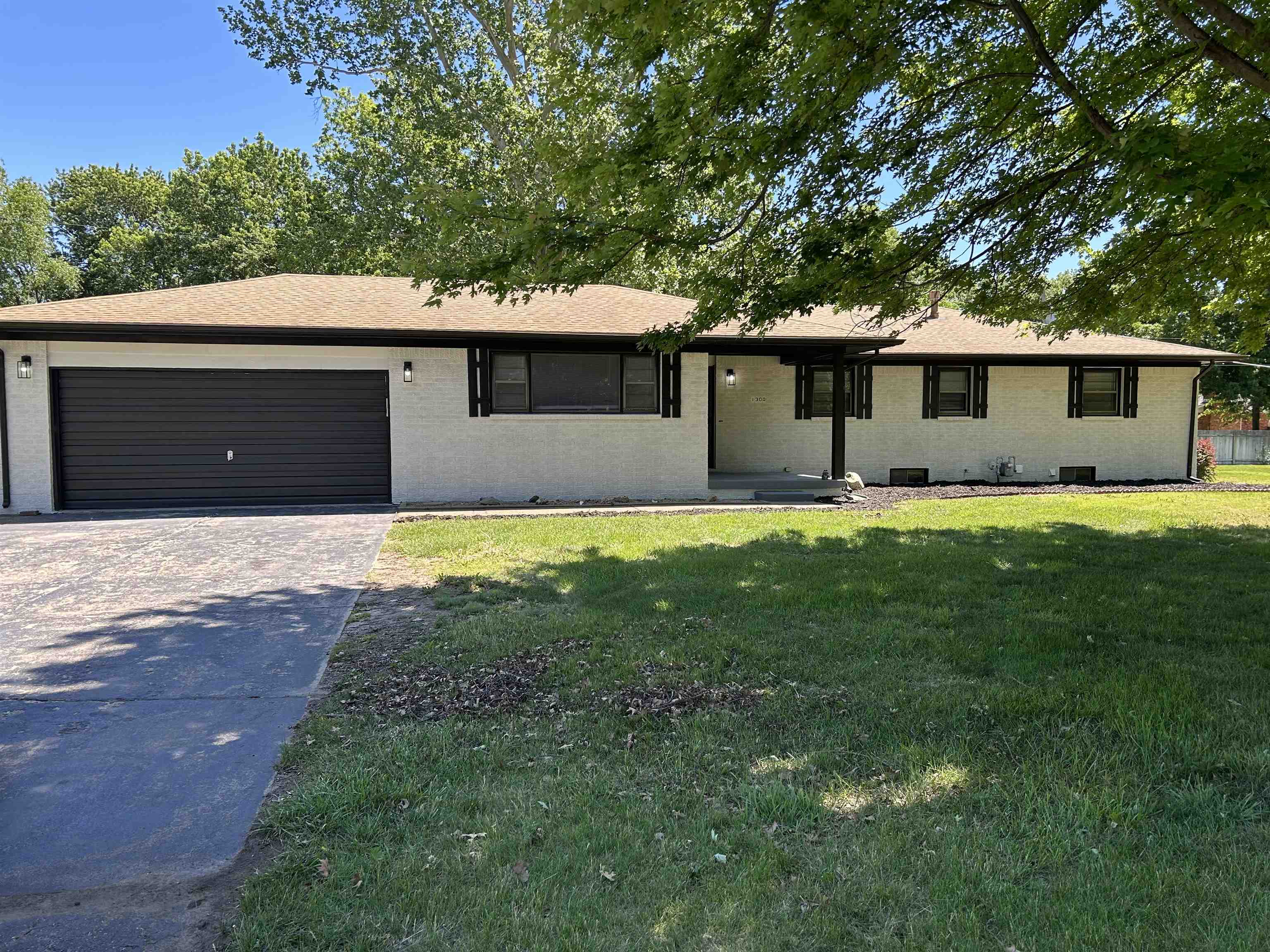1300 S Fieldcrest, Wichita, KS 67209