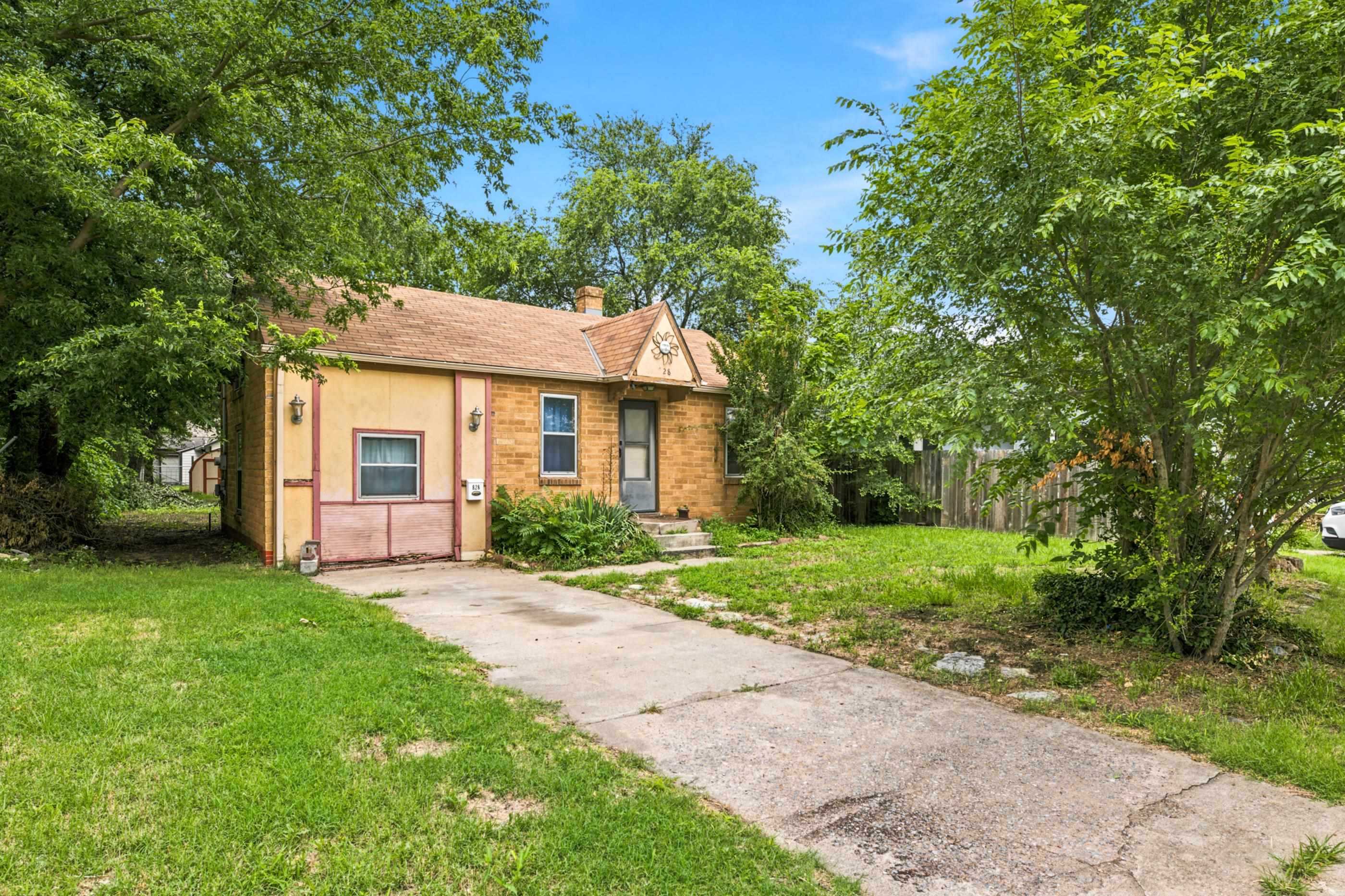 828 W Irving Ave, Wichita, KS 67213