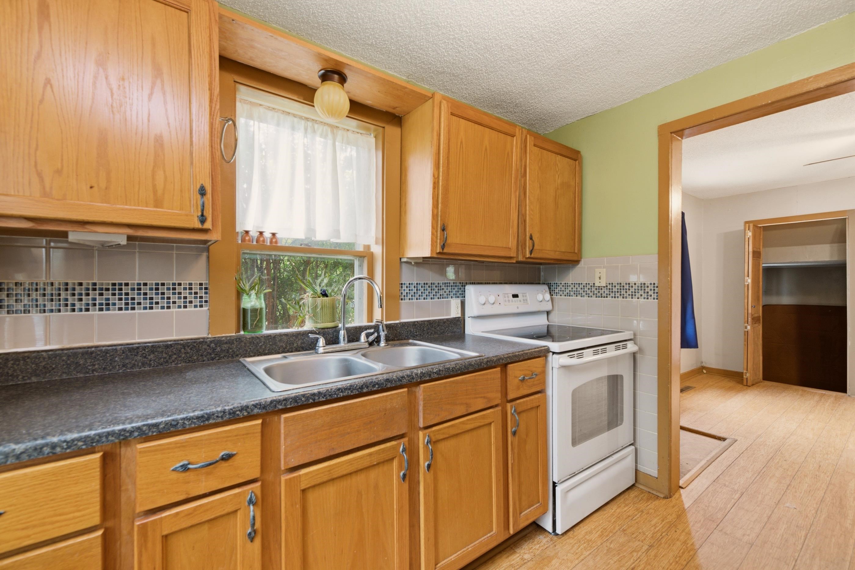 828 W Irving Ave, Wichita, KS 67213
