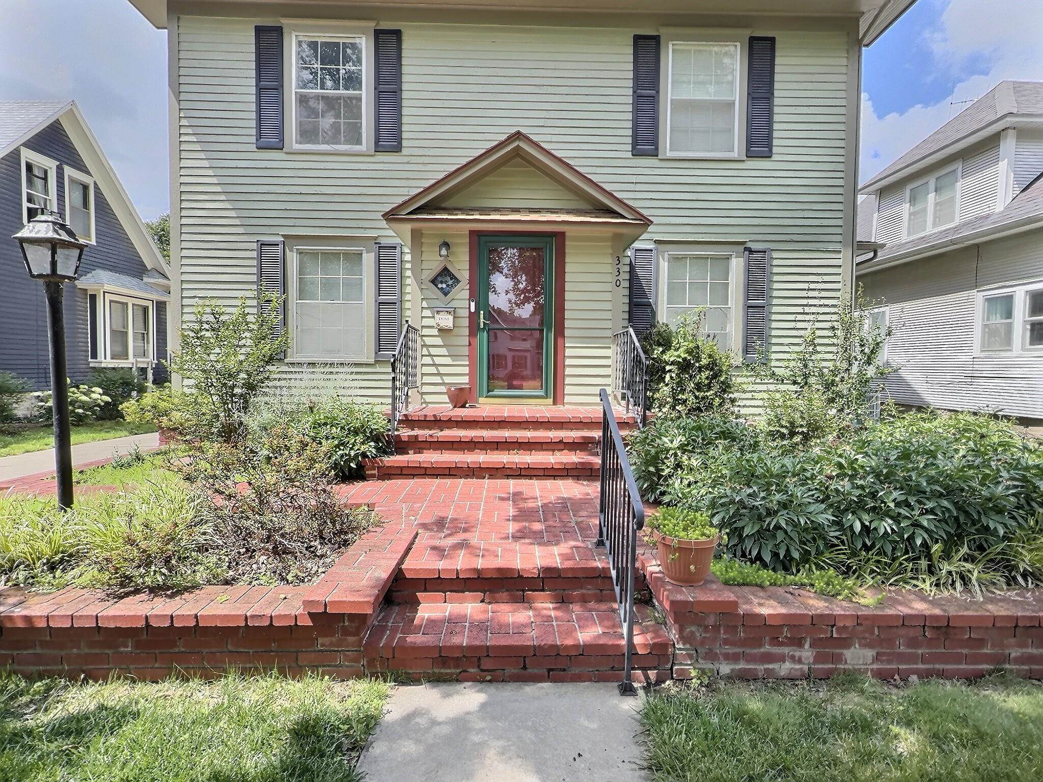 330 E 4th, Newton, KS 67114