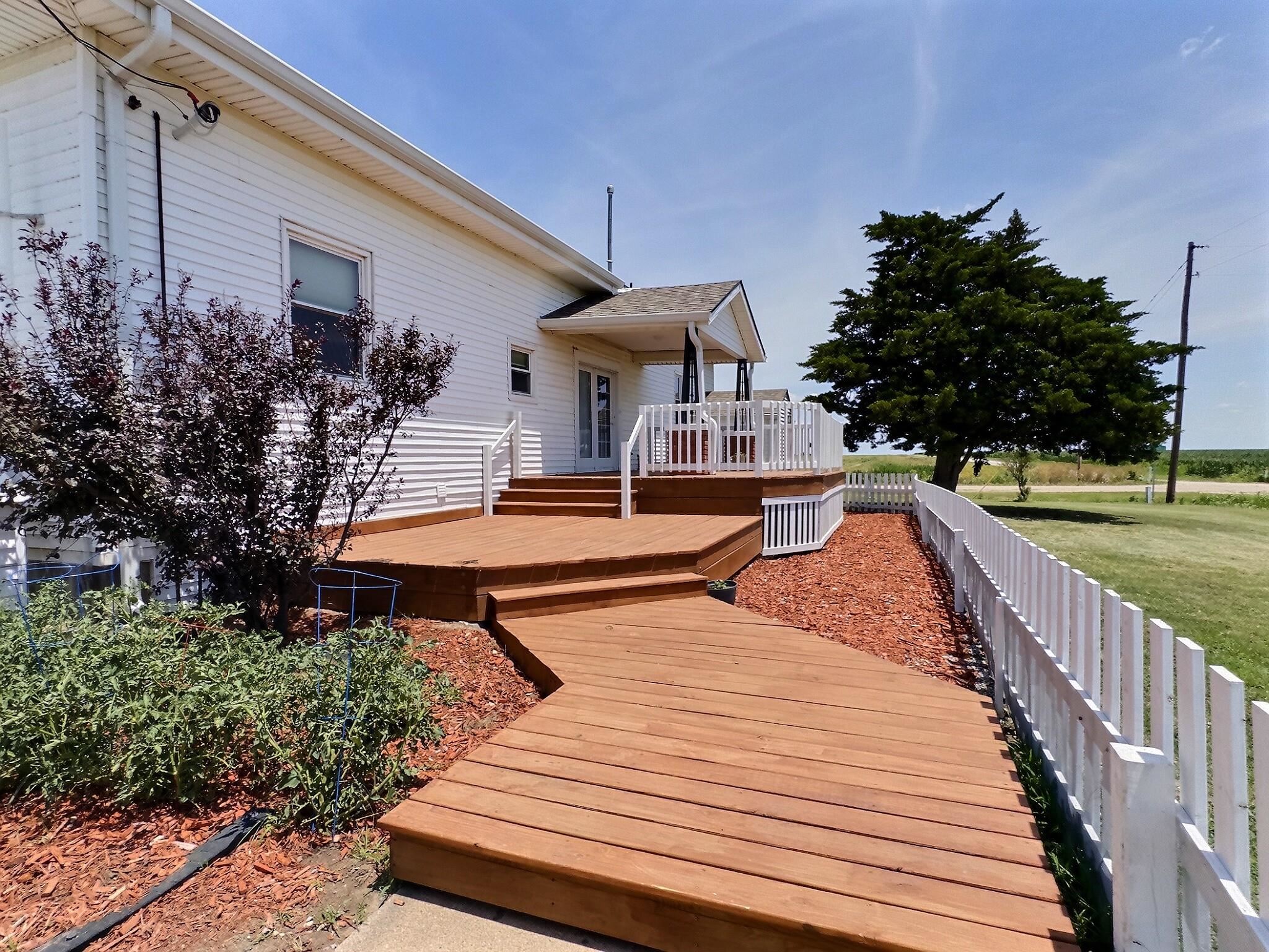 196 E 50th St S, Wellington, KS 67152