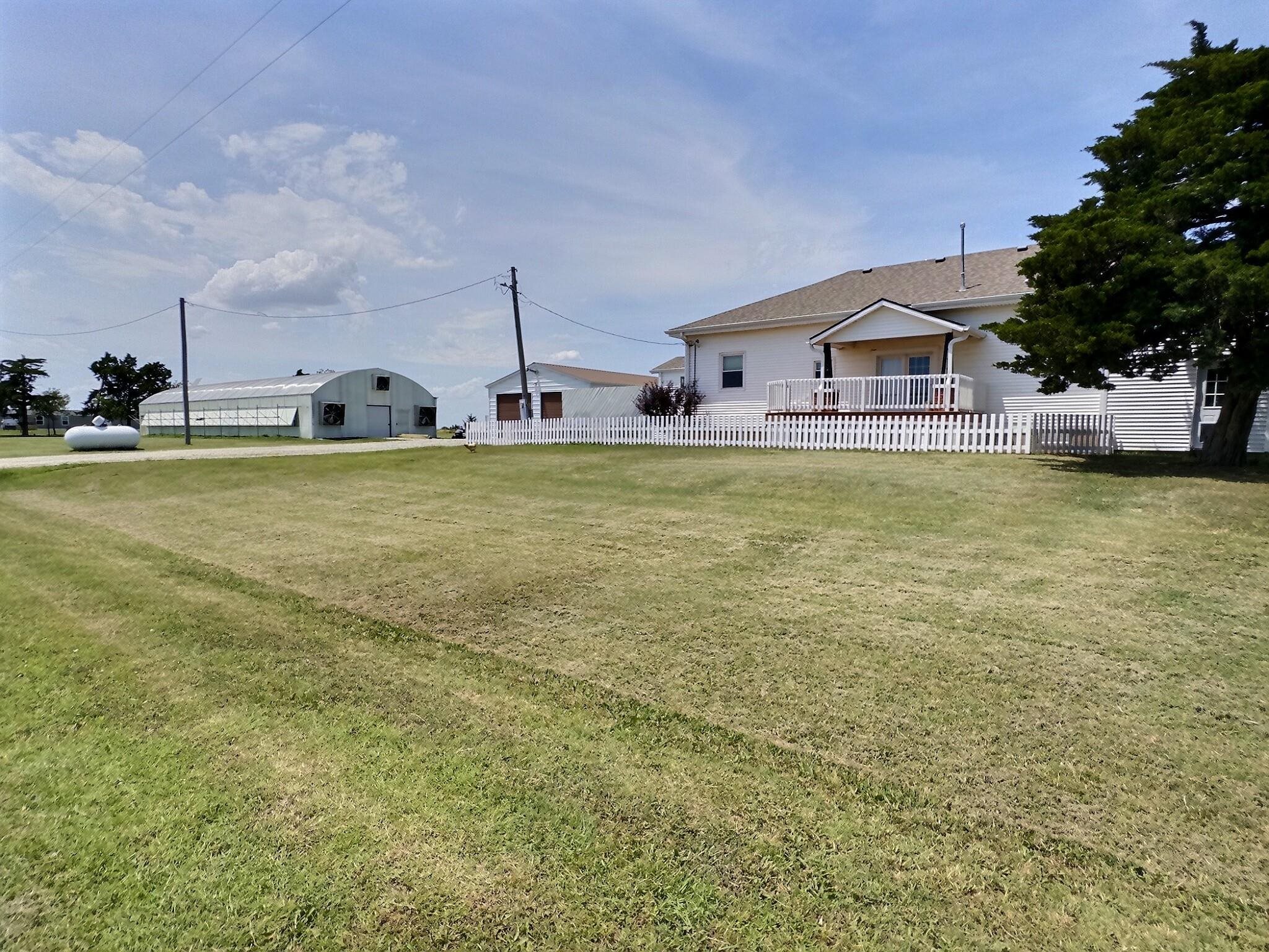 196 E 50th St S, Wellington, KS 67152