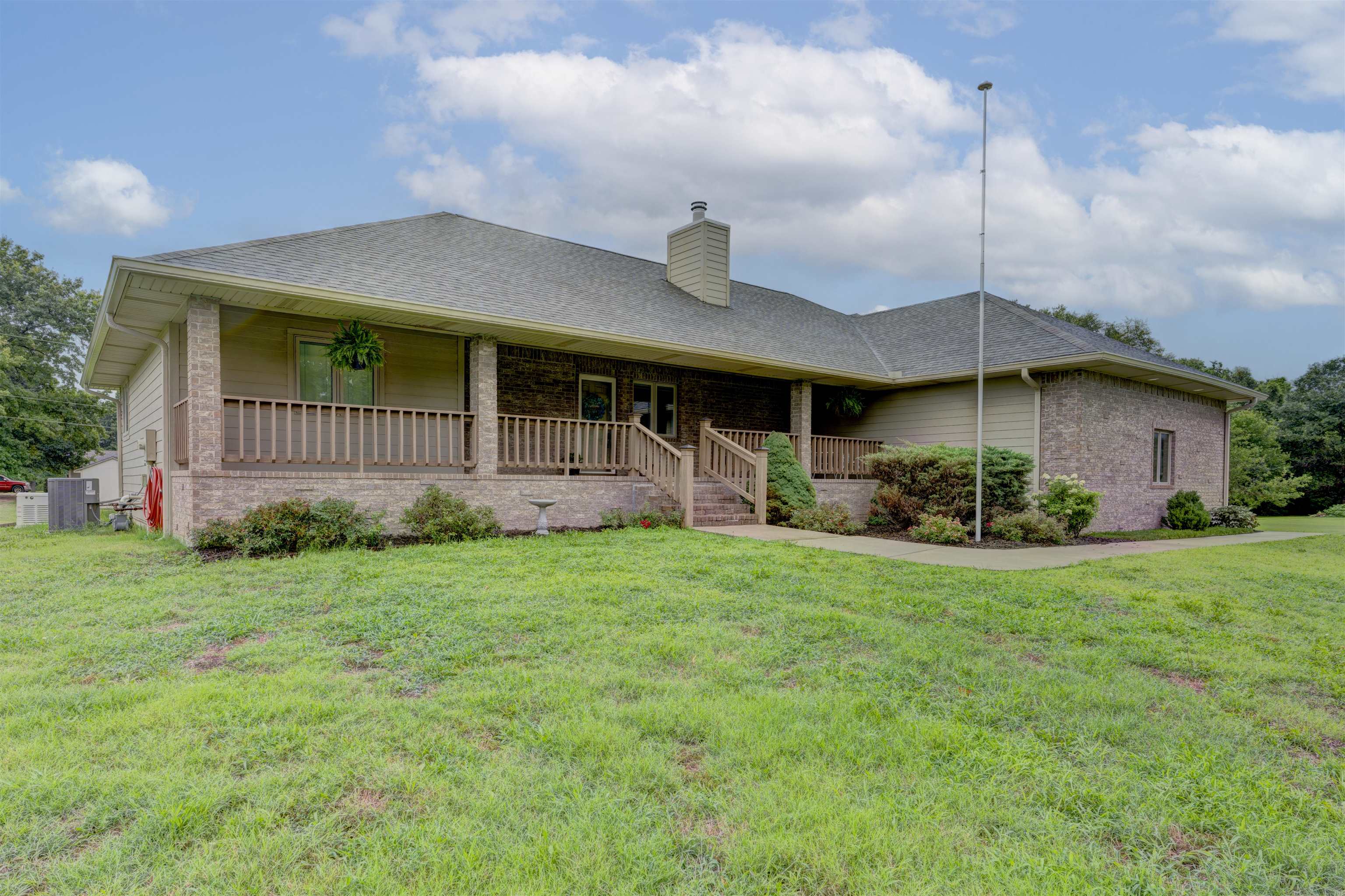 805 Oaklawn Dr, Parkerfield, KS 67005