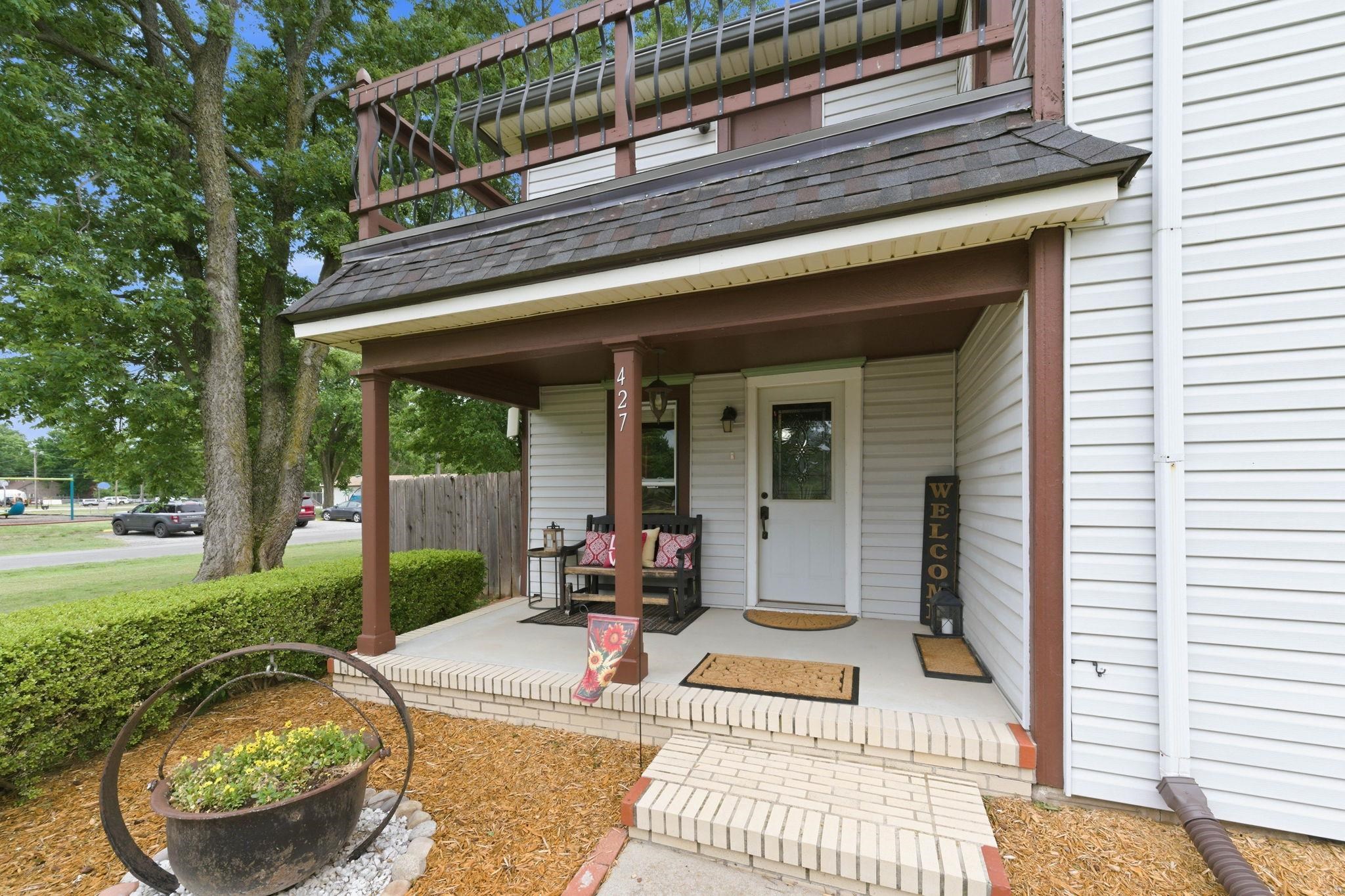 427 S Willow St, Douglass, KS 67039