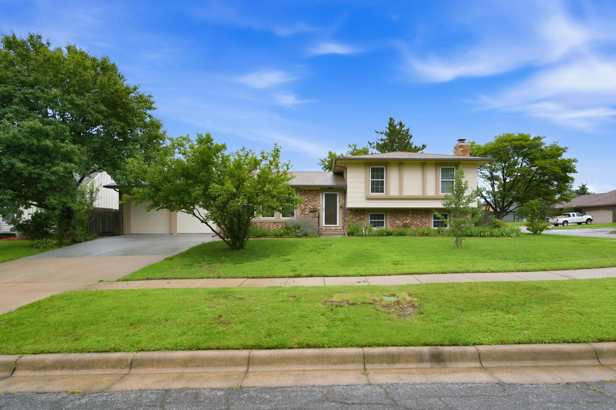 7006 E Stonegate St, Wichita, KS 67206