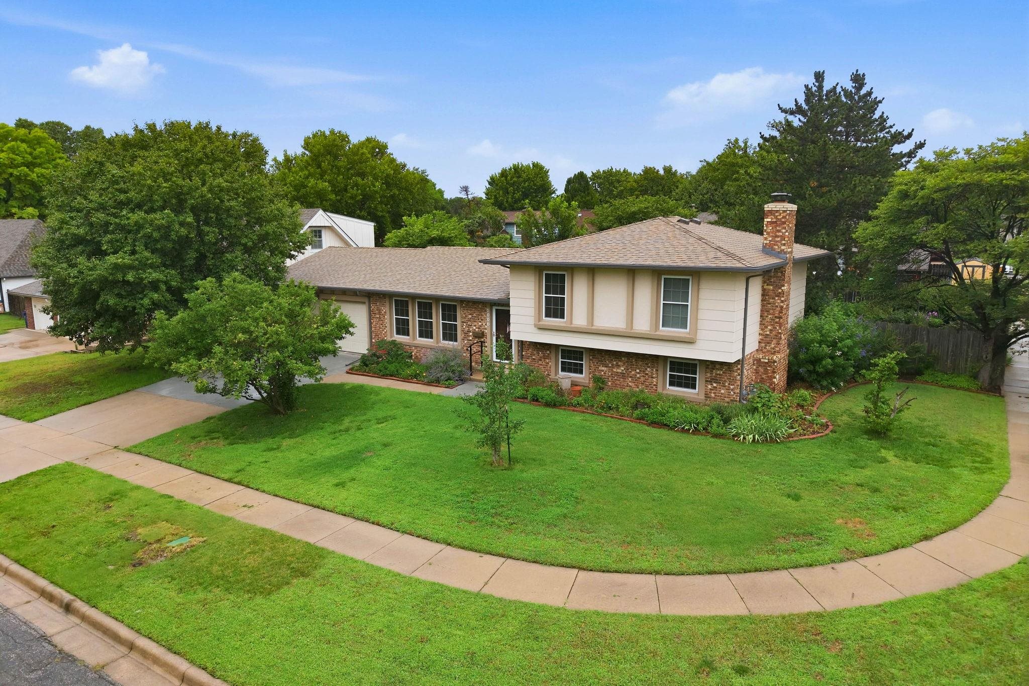 7006 E Stonegate St, Wichita, KS 67206