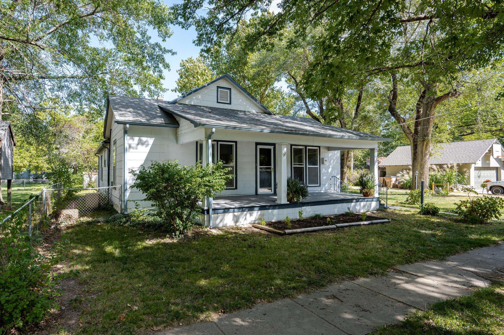 212 W 2nd, Halstead, KS 67056