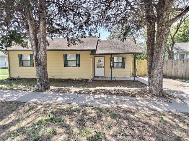 205 S 4th St, Mulvane, KS 67110