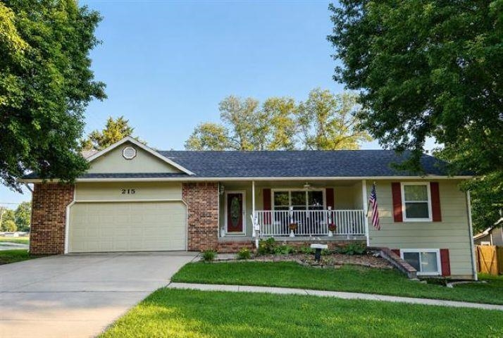 205 S 4th St, Mulvane, KS 67110