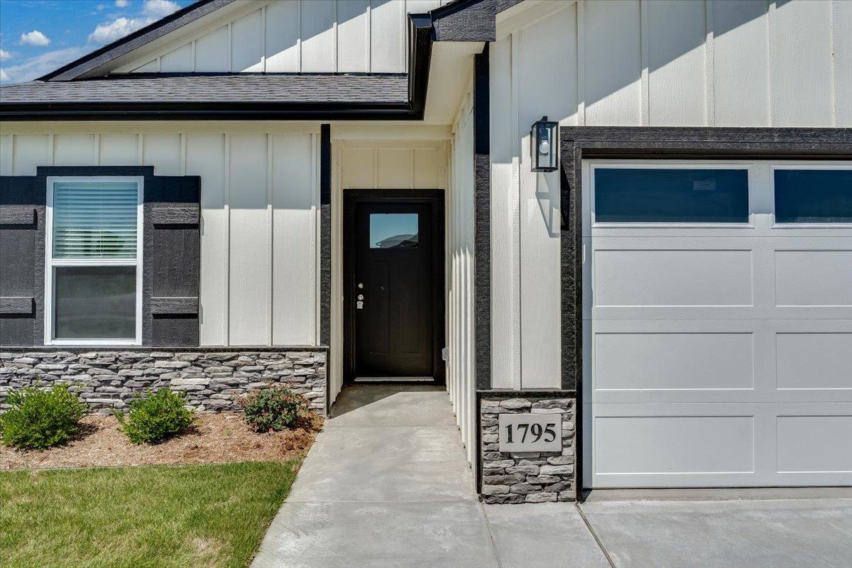 1795 W Redbud Ln, Goddard, KS 67052