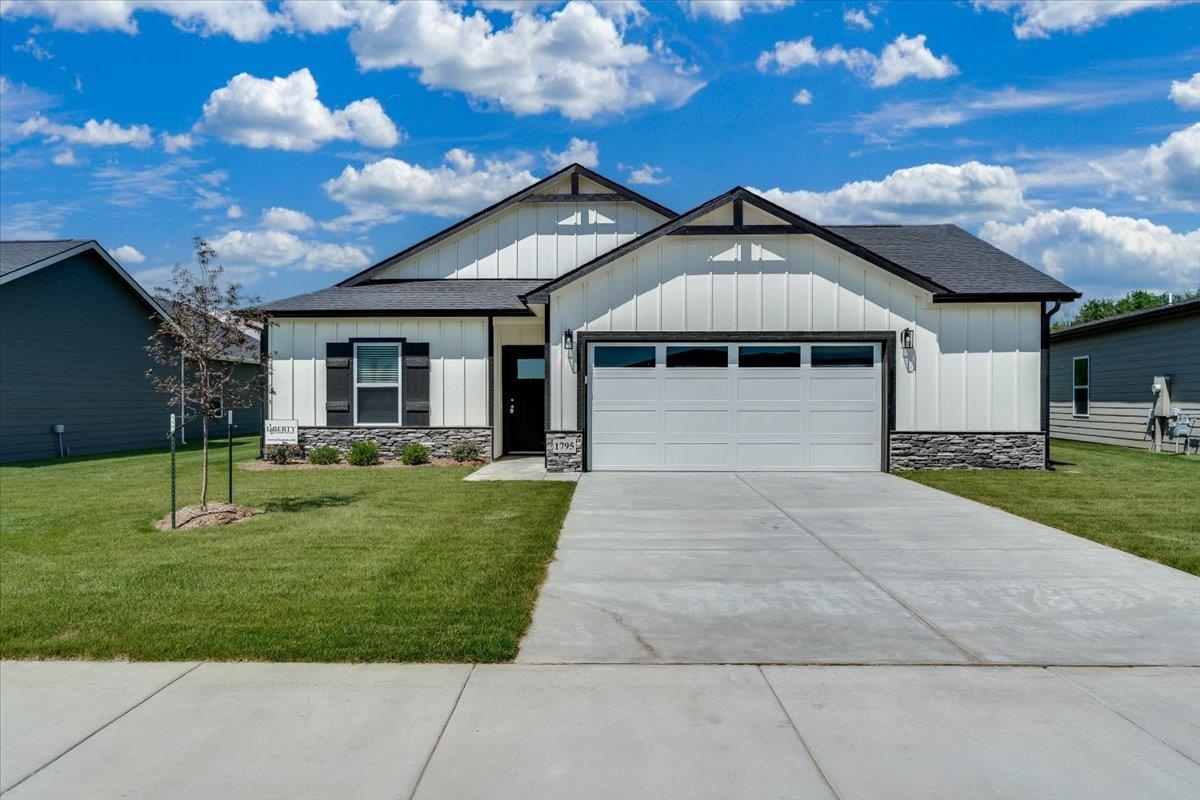 1795 W Redbud Ln, Goddard, KS 67052