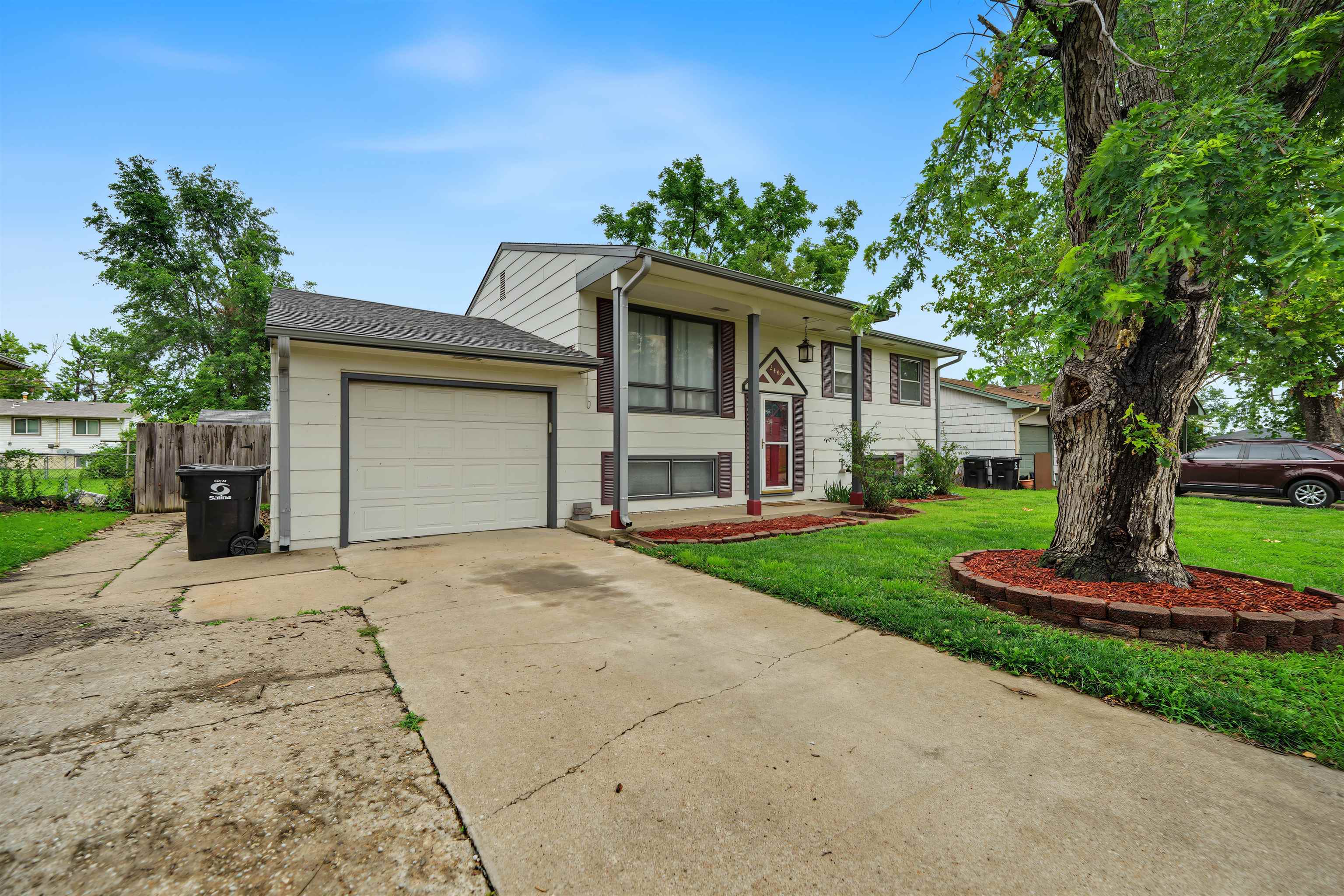 2449 Robin, Salina, KS 67401