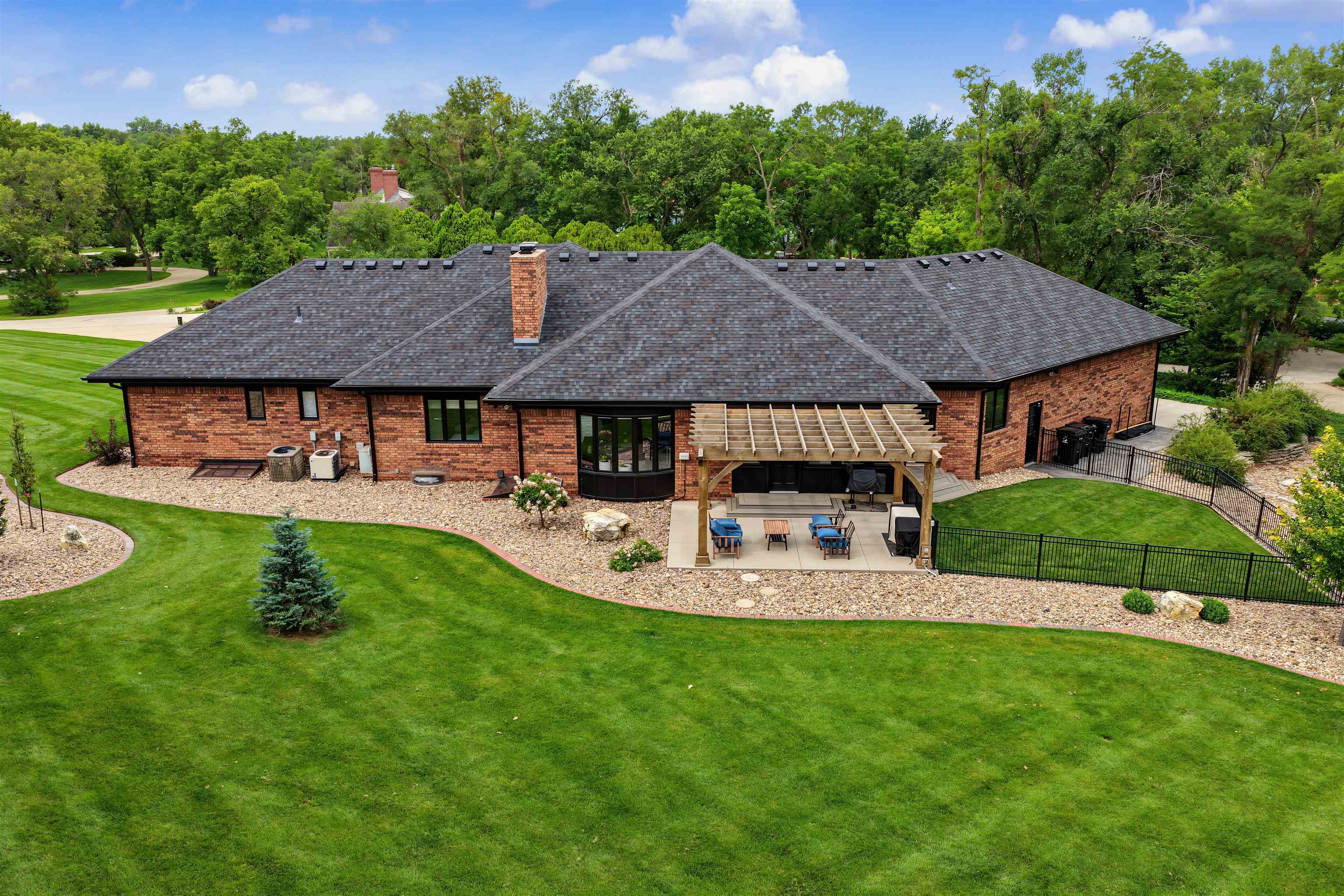 880 Barlow Ct, Salina, KS 67401