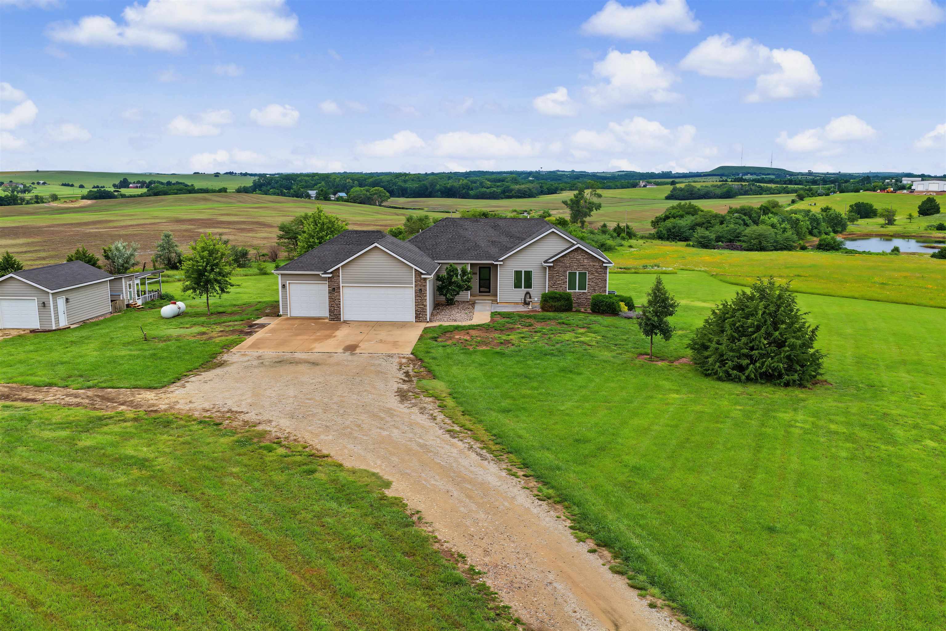 5000 N Streckfus Trl, Salina, KS 67401