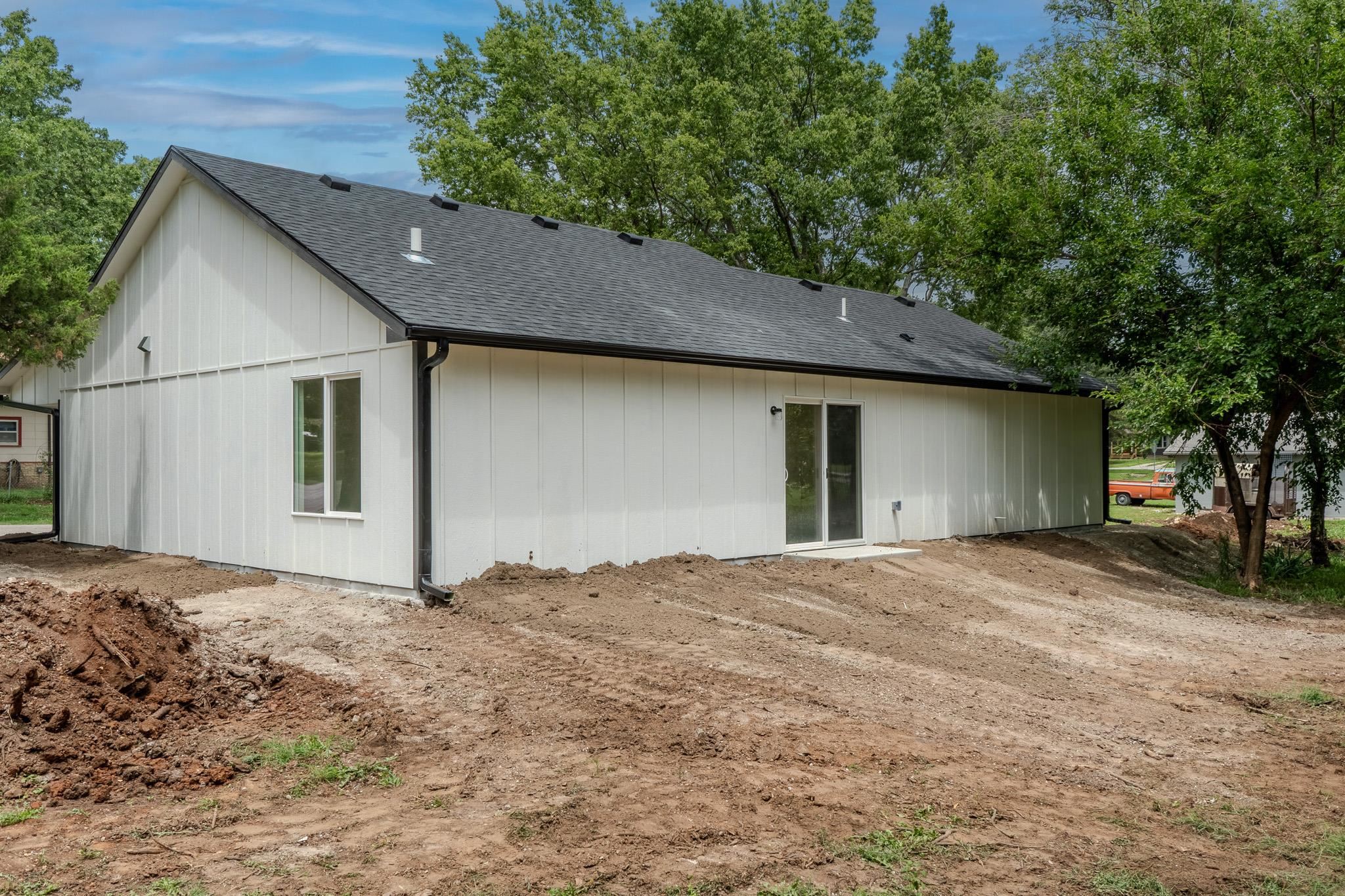 212 N West St, Leon, KS 67074