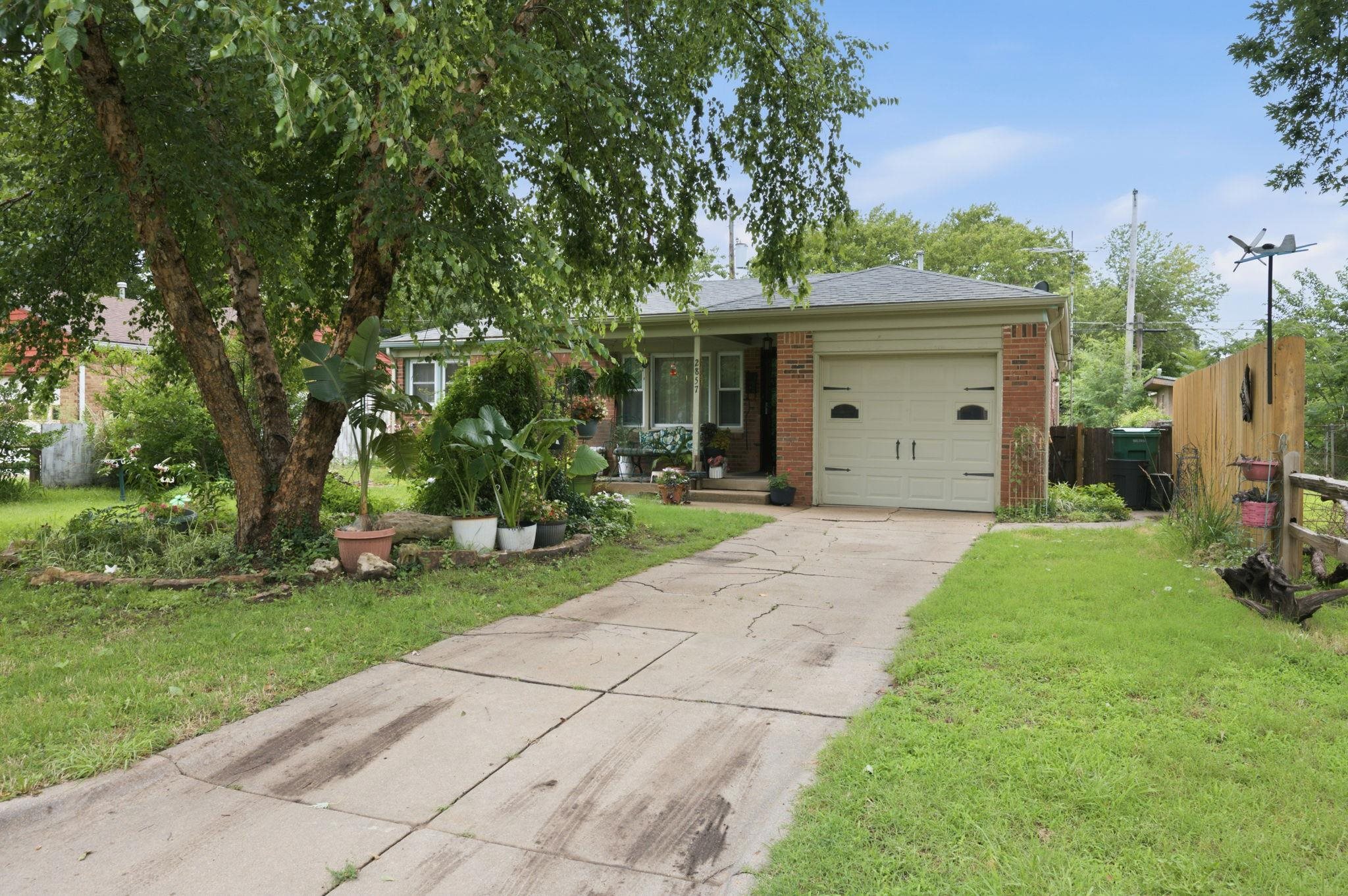 2857 S Larkin Dr, Wichita, KS 67216