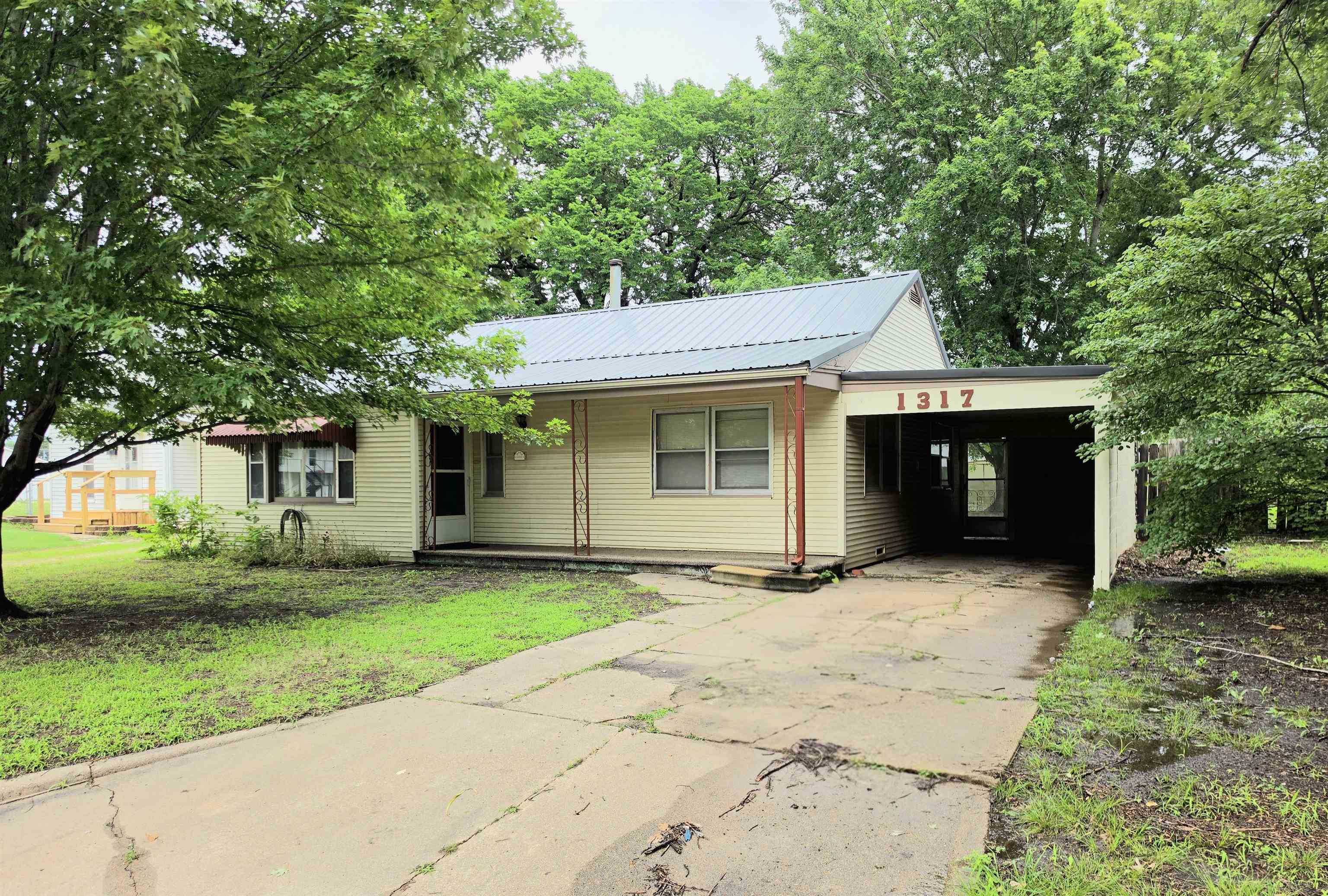 1317 N B, Wellington, KS 67152