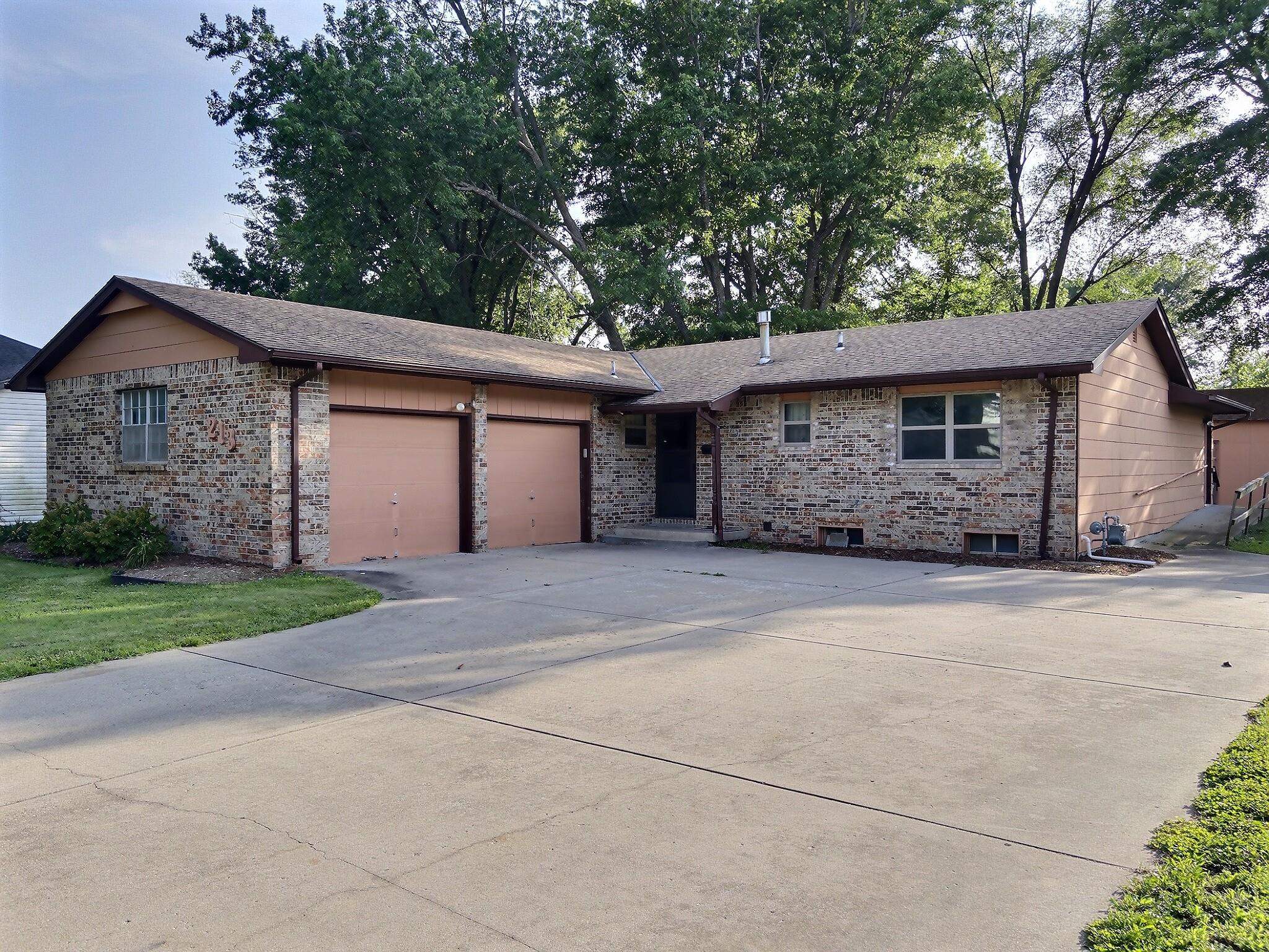 213 S Lauber Ln, Derby, KS 67037