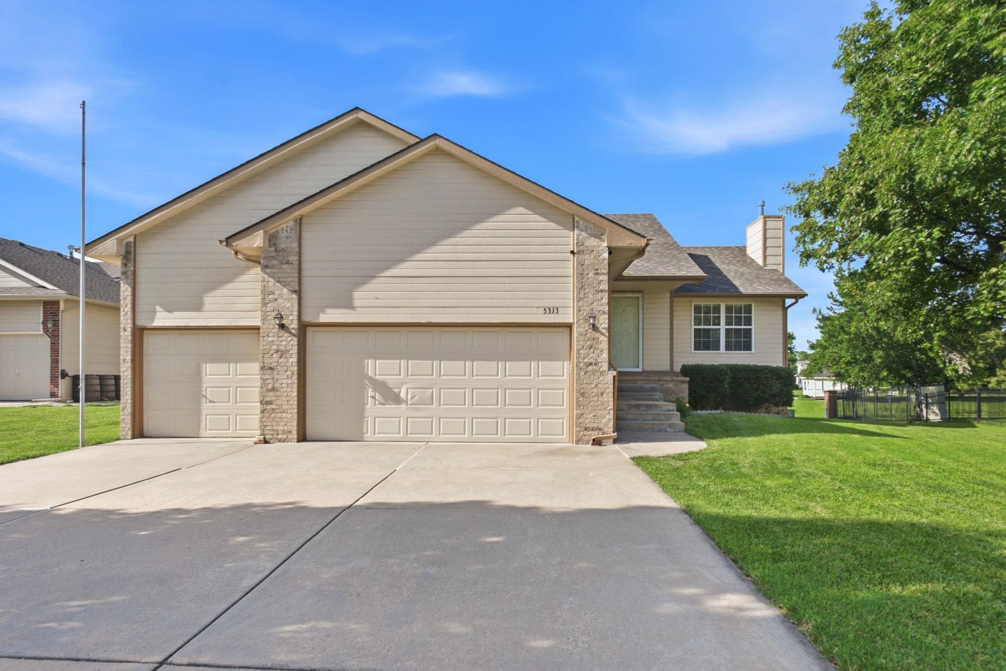 5313 Shadowridge Ct, Wichita, KS 67220