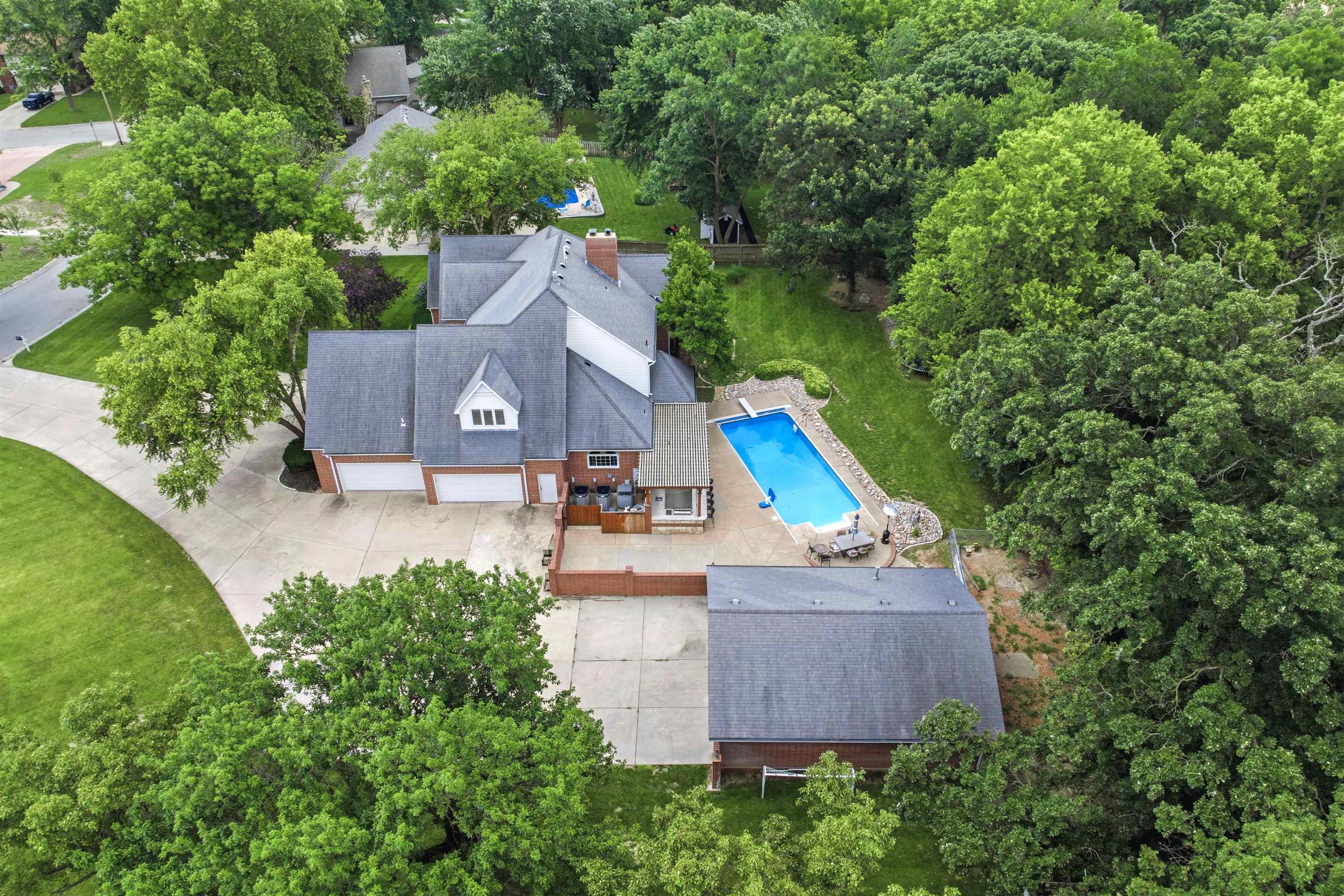 419 N Brook Forest Rd, Derby, KS 67037