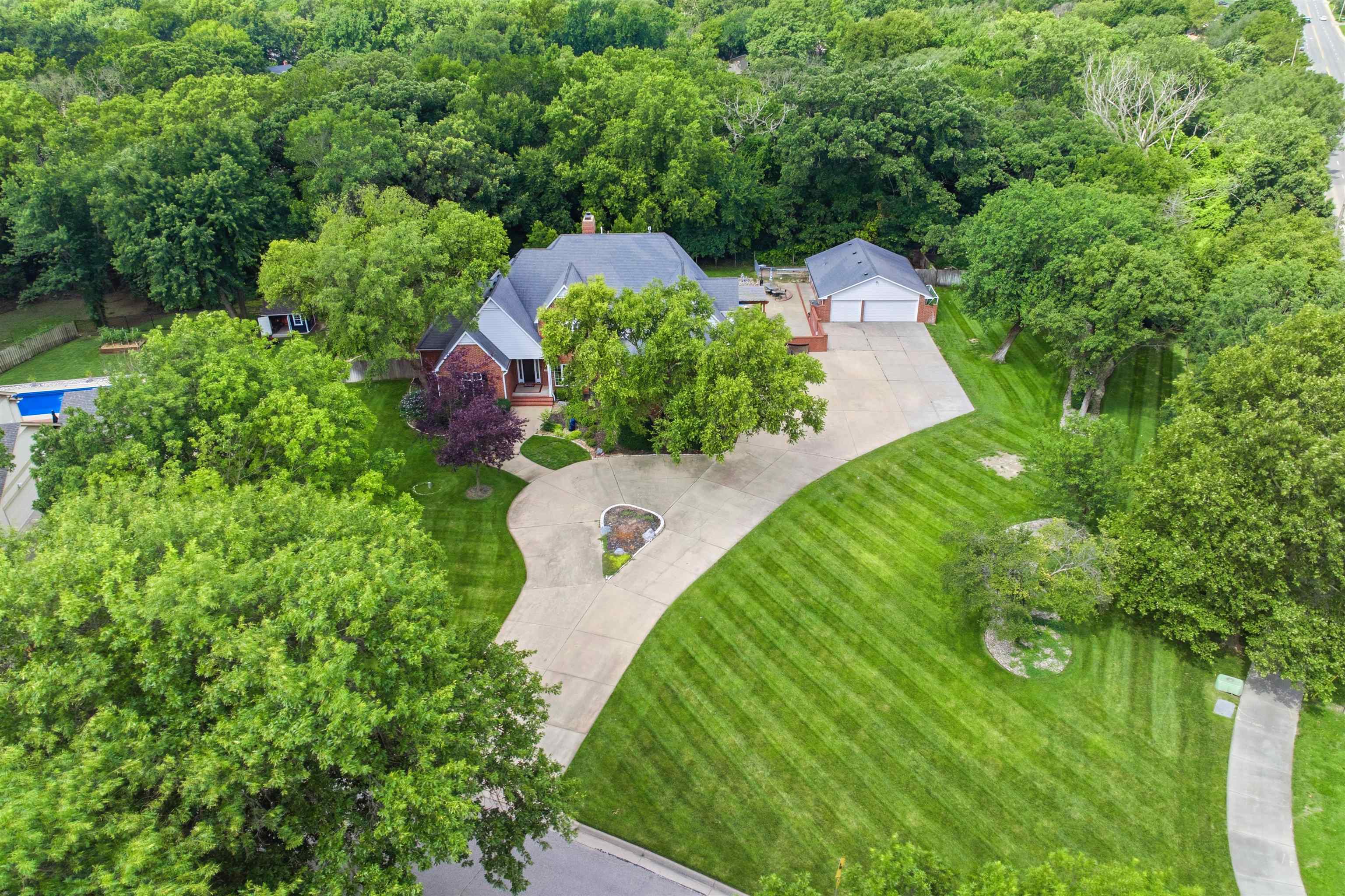 419 N Brook Forest Rd, Derby, KS 67037