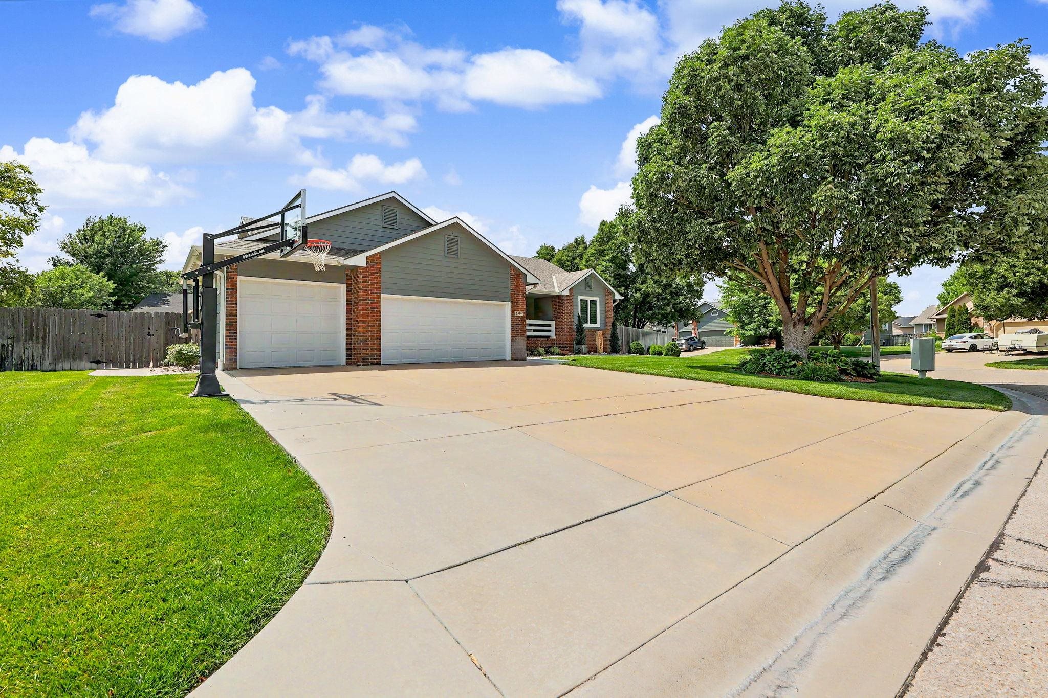 2510 N Shefford Ct, Wichita, KS 67205