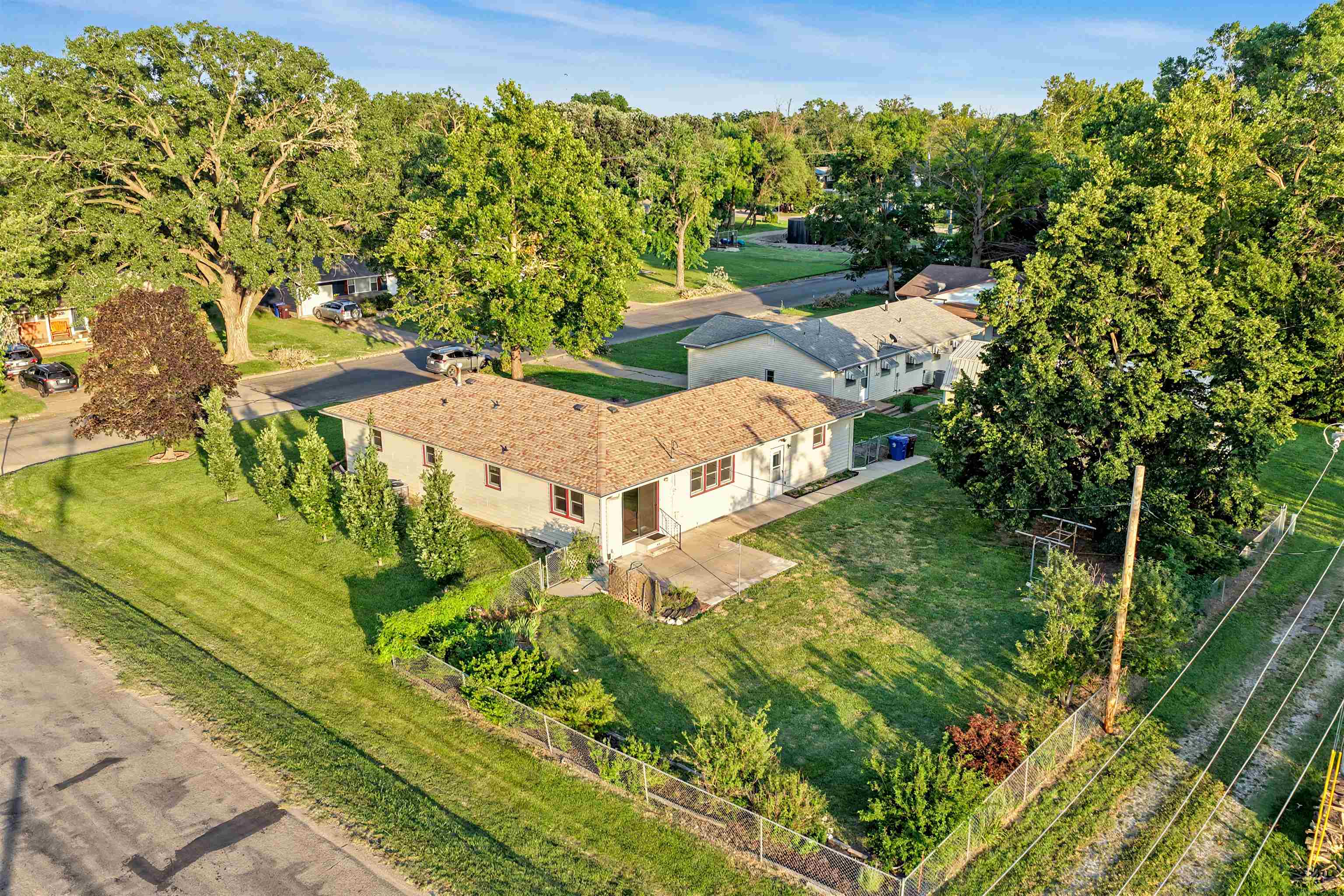 515 N Pine St, Lindsborg, KS 67456