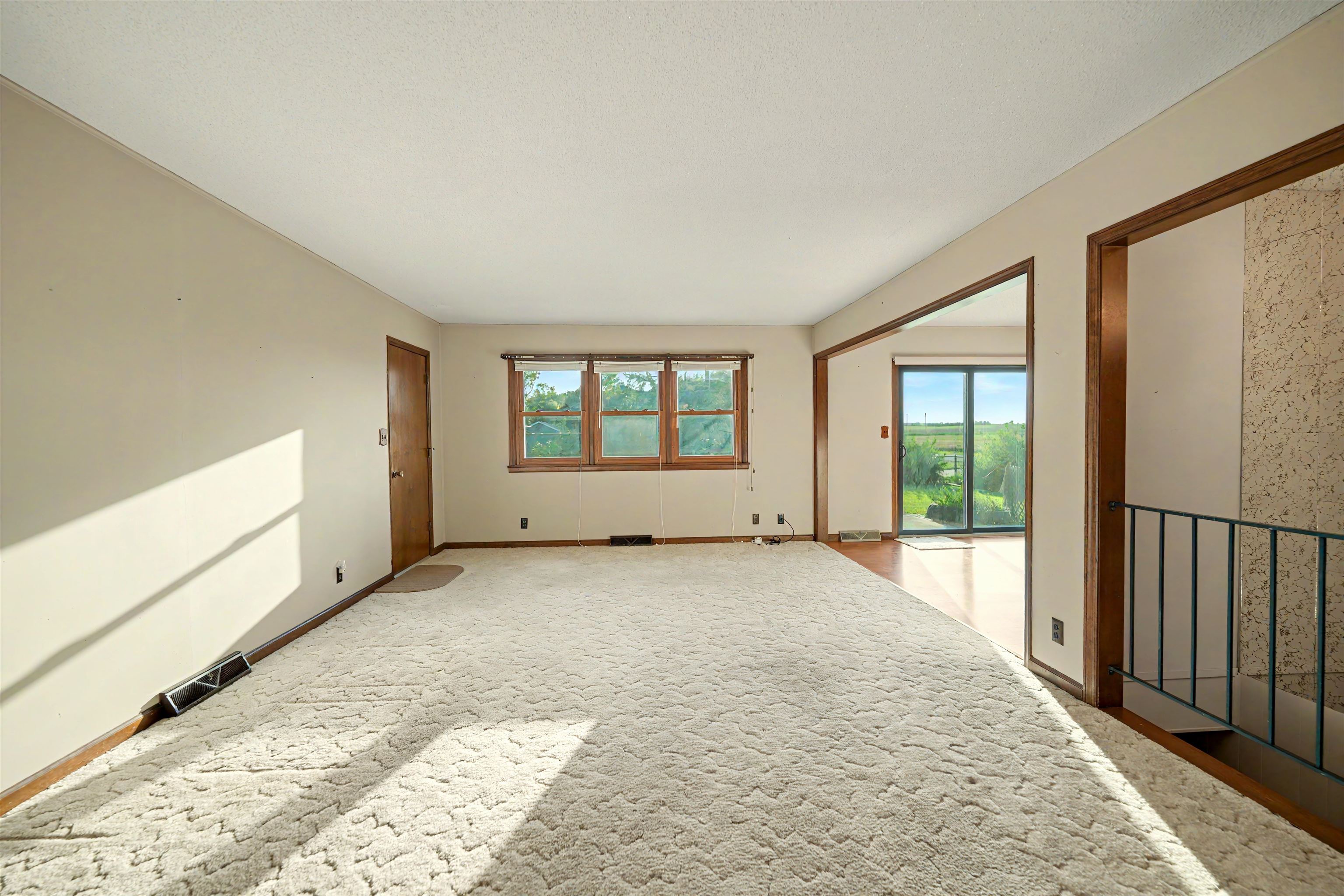 515 N Pine St, Lindsborg, KS 67456