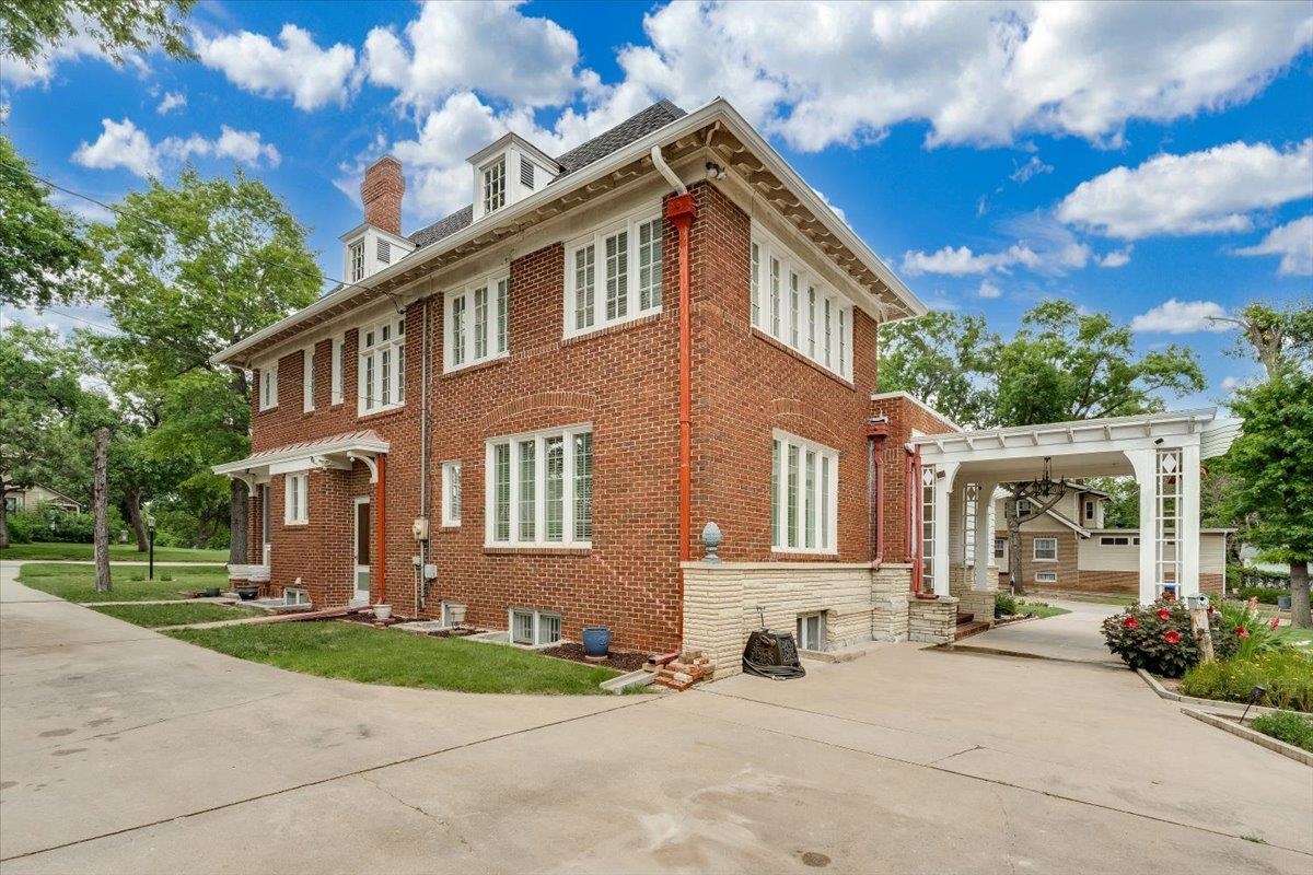 1005 W Central Ave #1005 1/2 W Central Ave, El Dorado, KS 67042