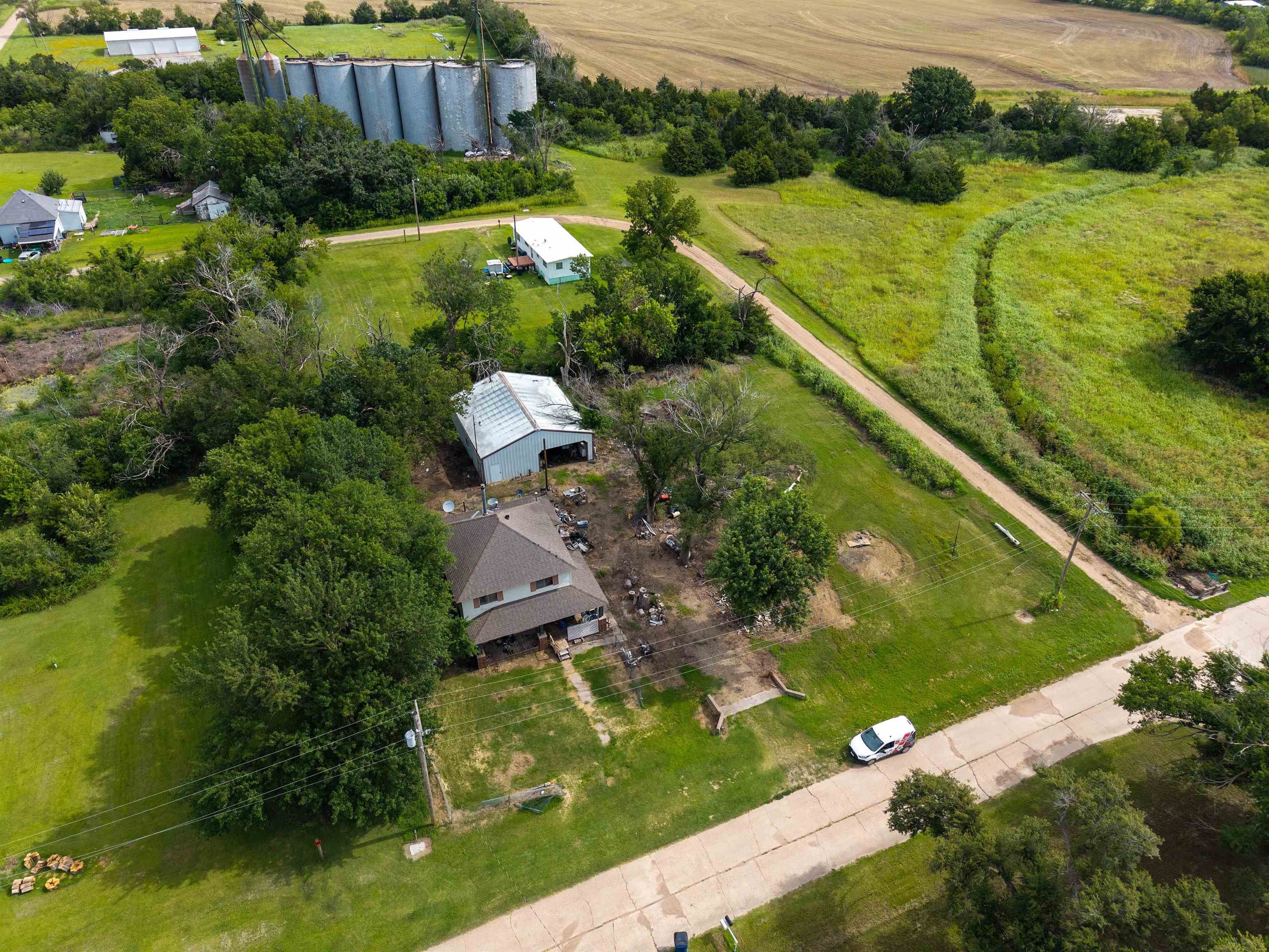 572 E 76th N, Wellington, KS 67152