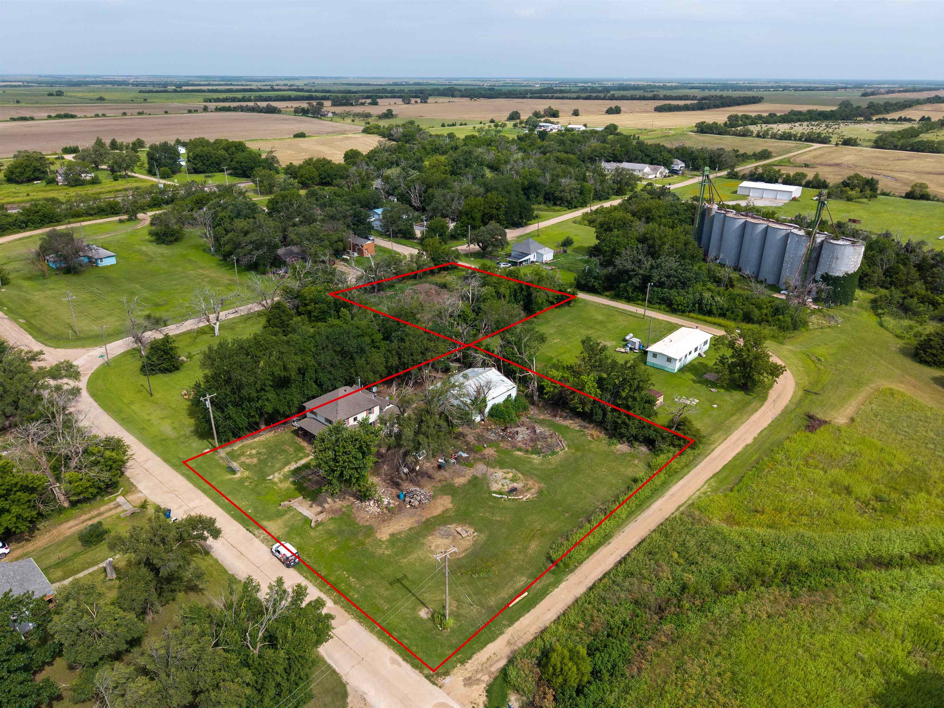 572 E 76th N, Wellington, KS 67152