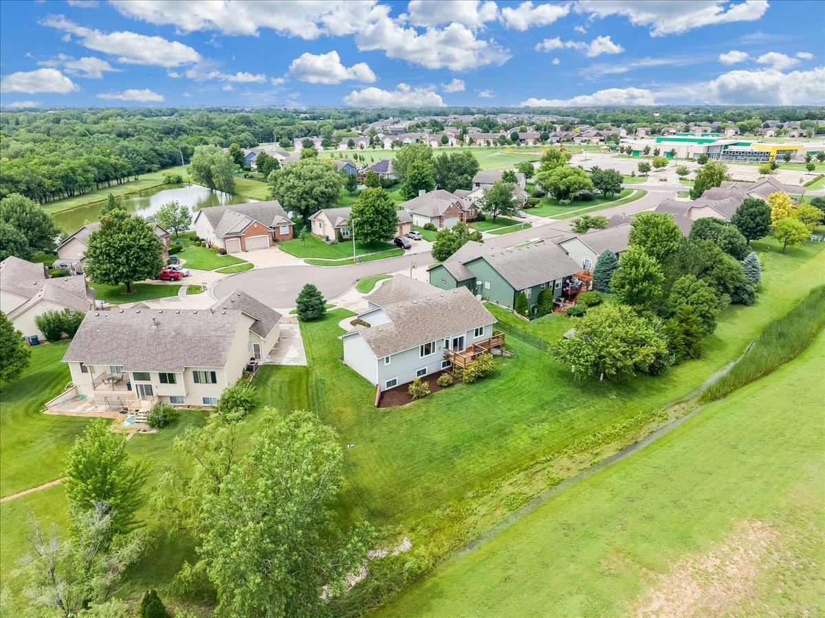 933 E Lost Hills Ct, Derby, KS 67037