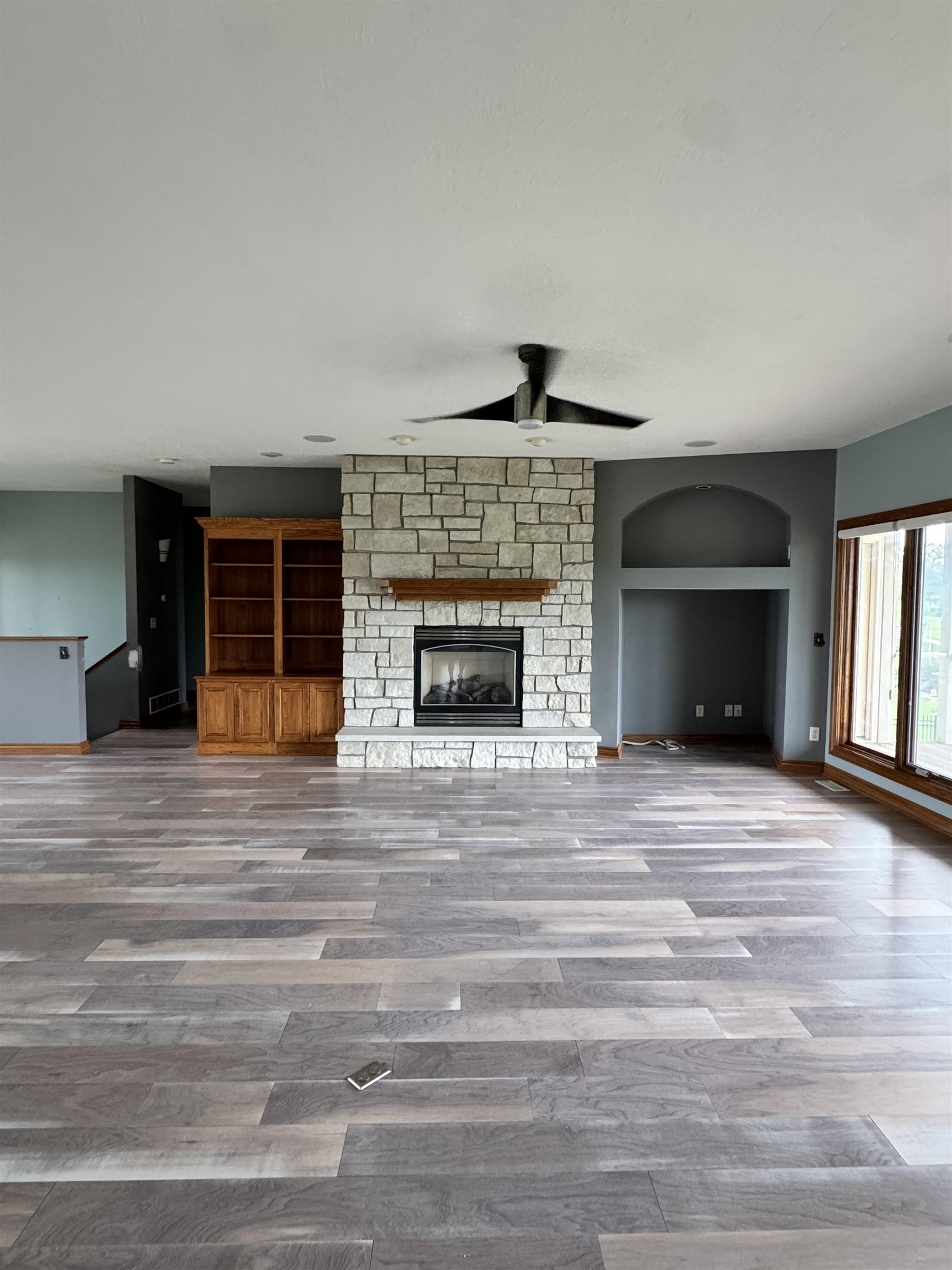 2204 Pinecrest Cir, Salina, KS 67401