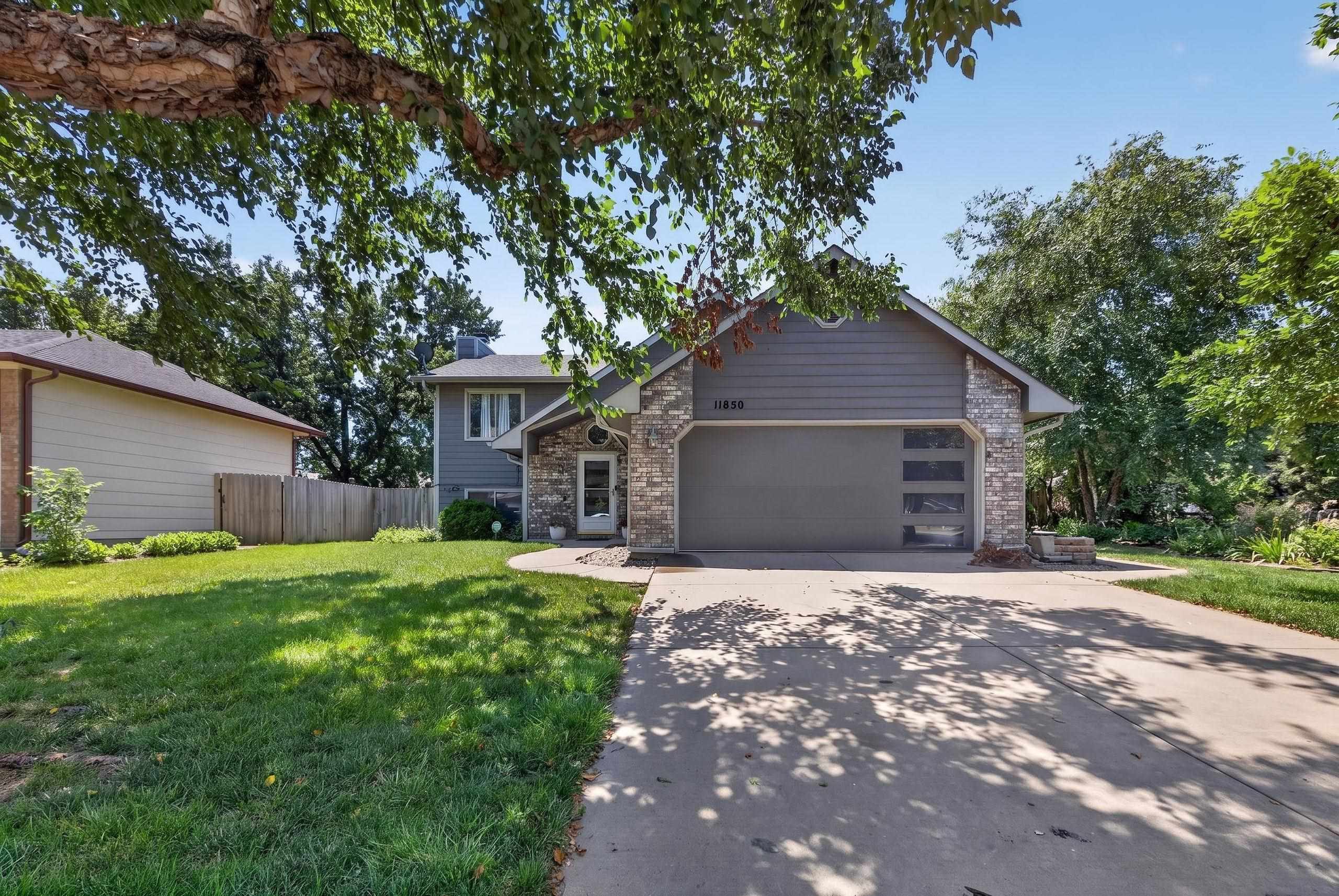11850 W Neville Ct, Wichita, KS 67205
