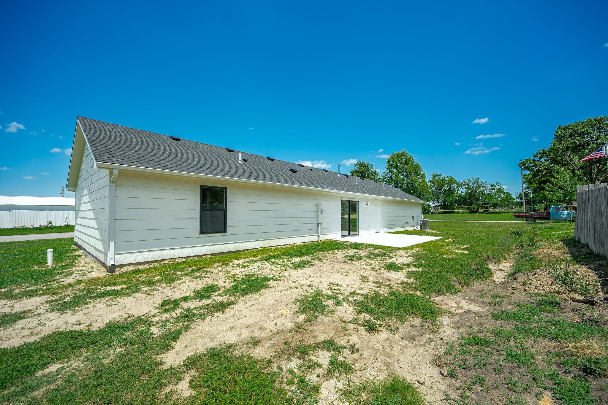 765 N Kansas Ct, Benton, KS 67017