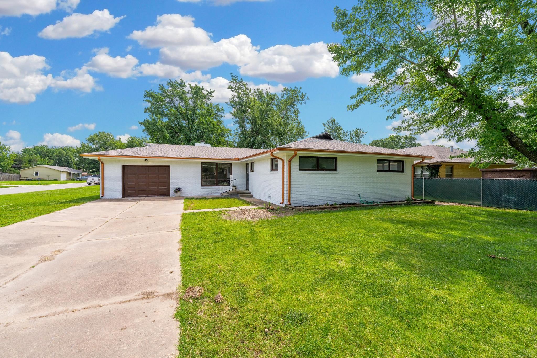 409 N Woodlawn St, Wellington, KS 67152