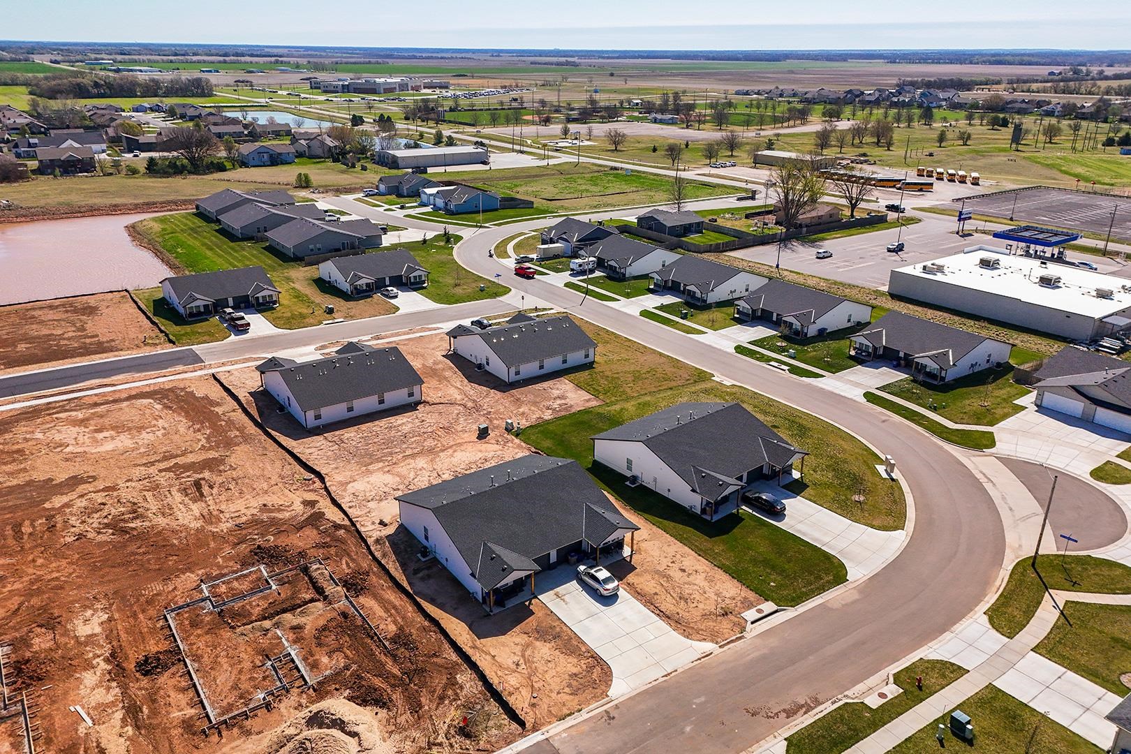 185 N Indian Lakes Dr, Clearwater, KS 67147