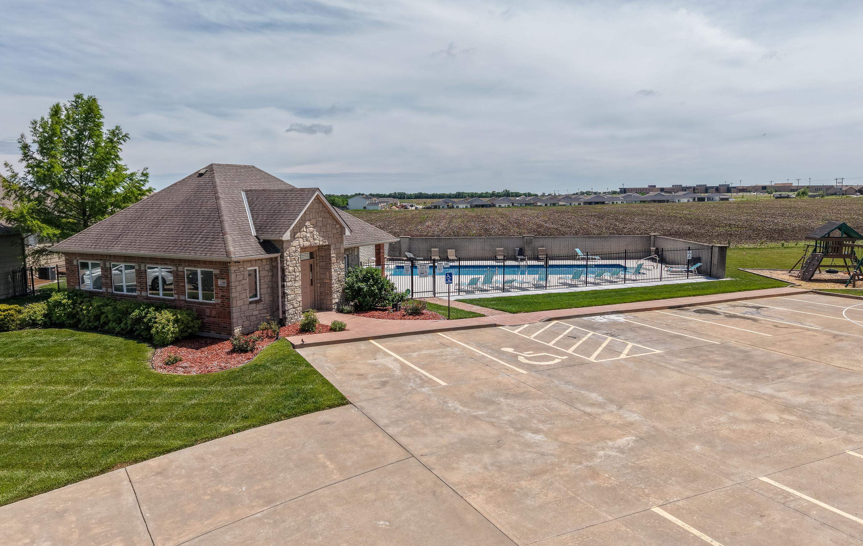 2138 S Sierra Hills Cir, Wichita, KS 67230