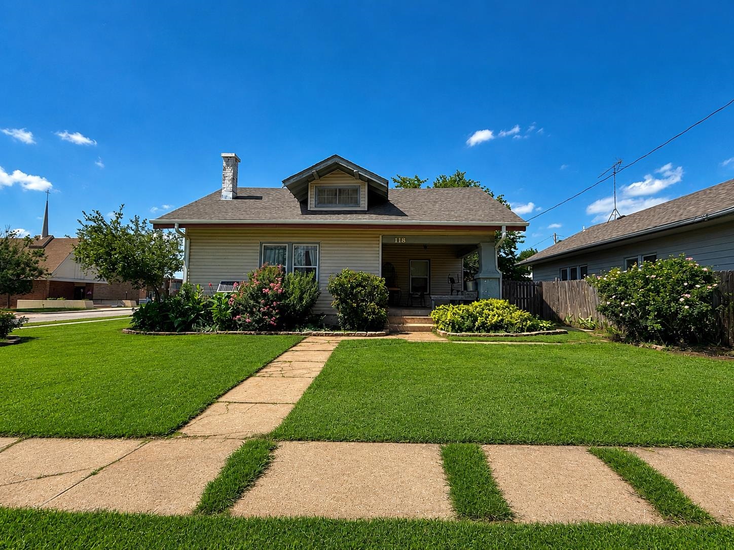 118 W 1st Ave, Caldwell, KS 67022