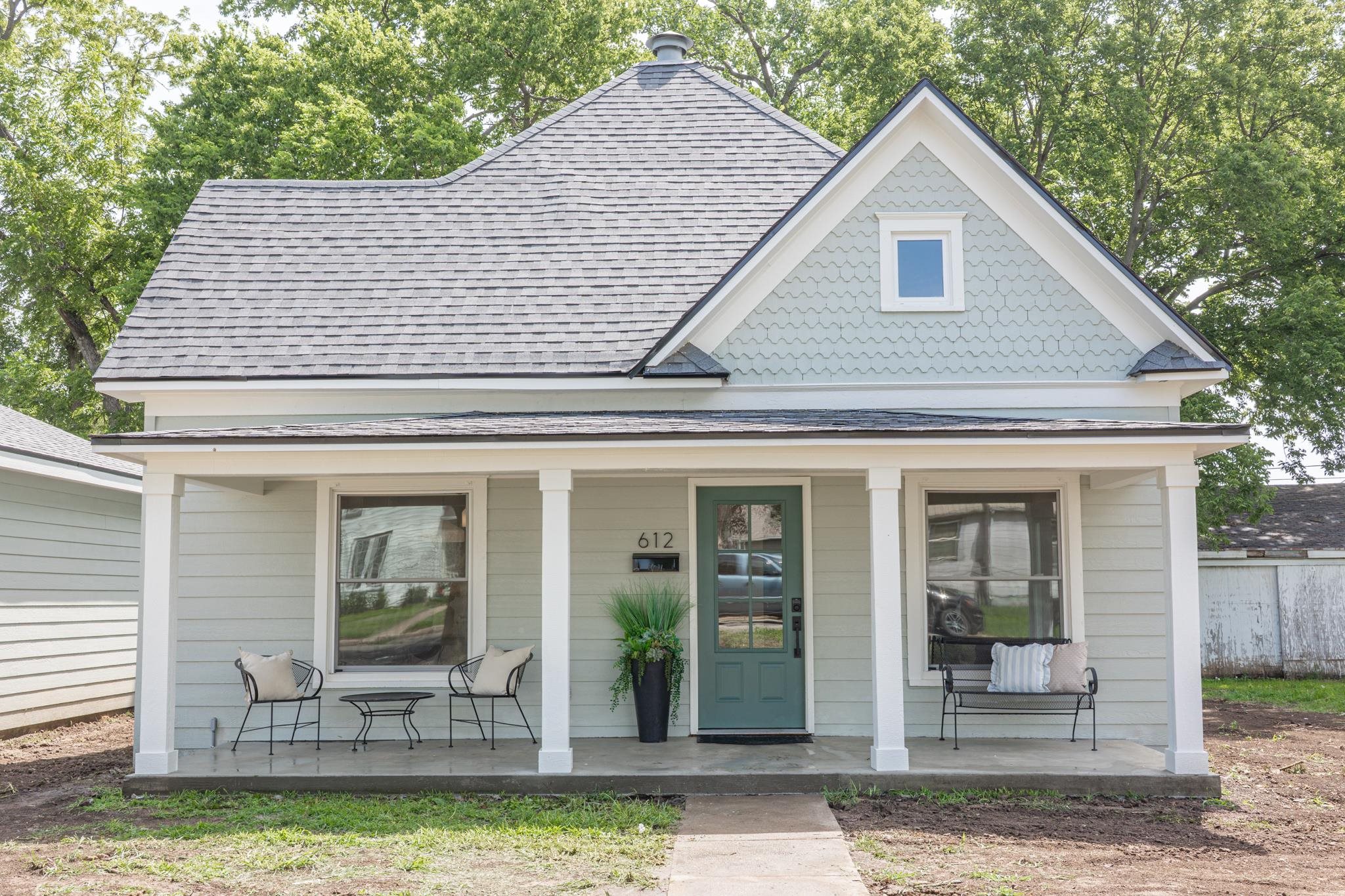 612 Delia Ave, Minneapolis, KS 67467
