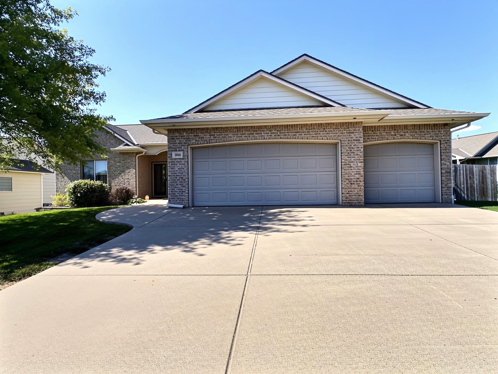 936 E Moss Wood, Derby, KS 67037