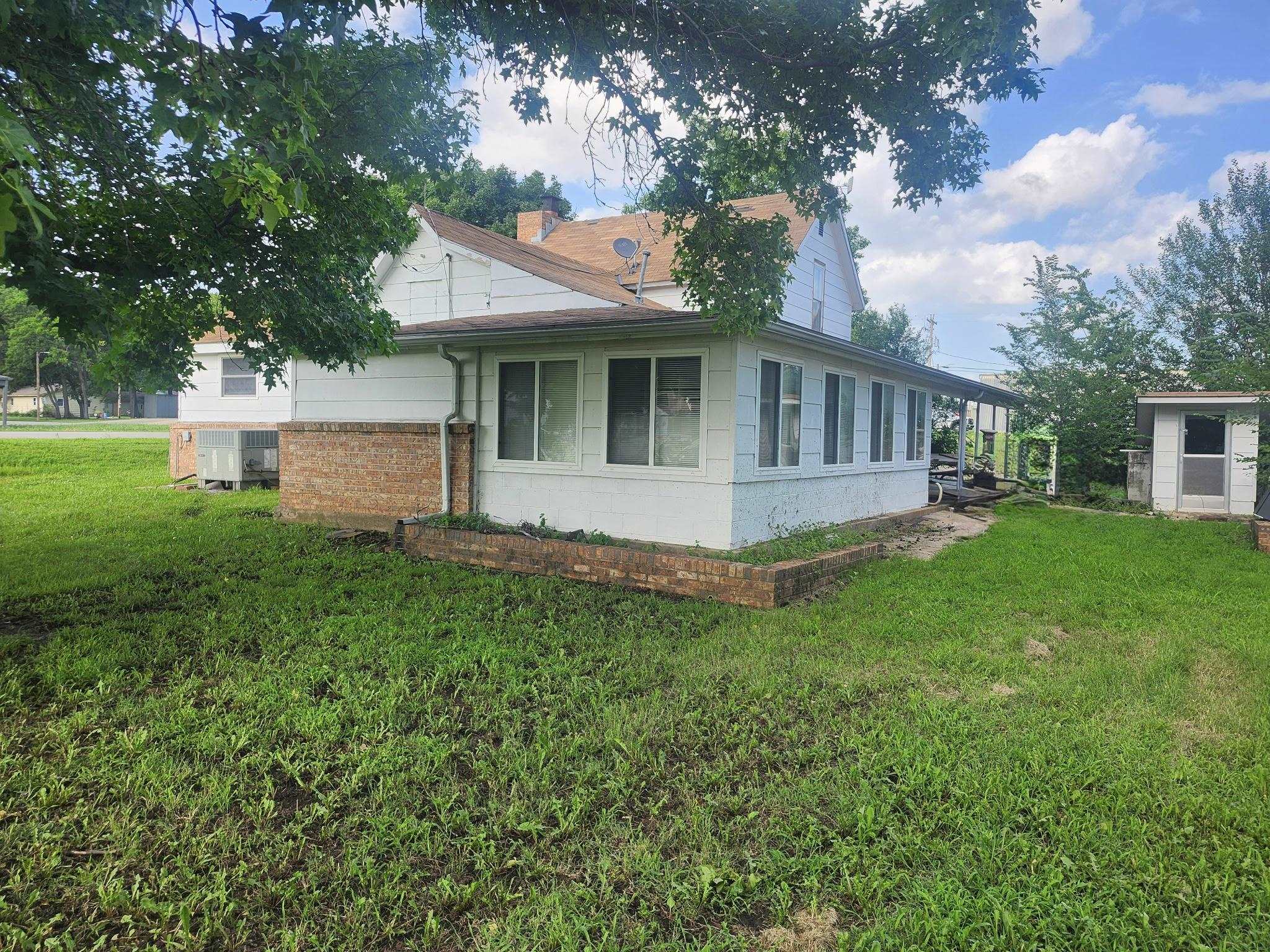421 N Chestnut, Burden, KS 67019